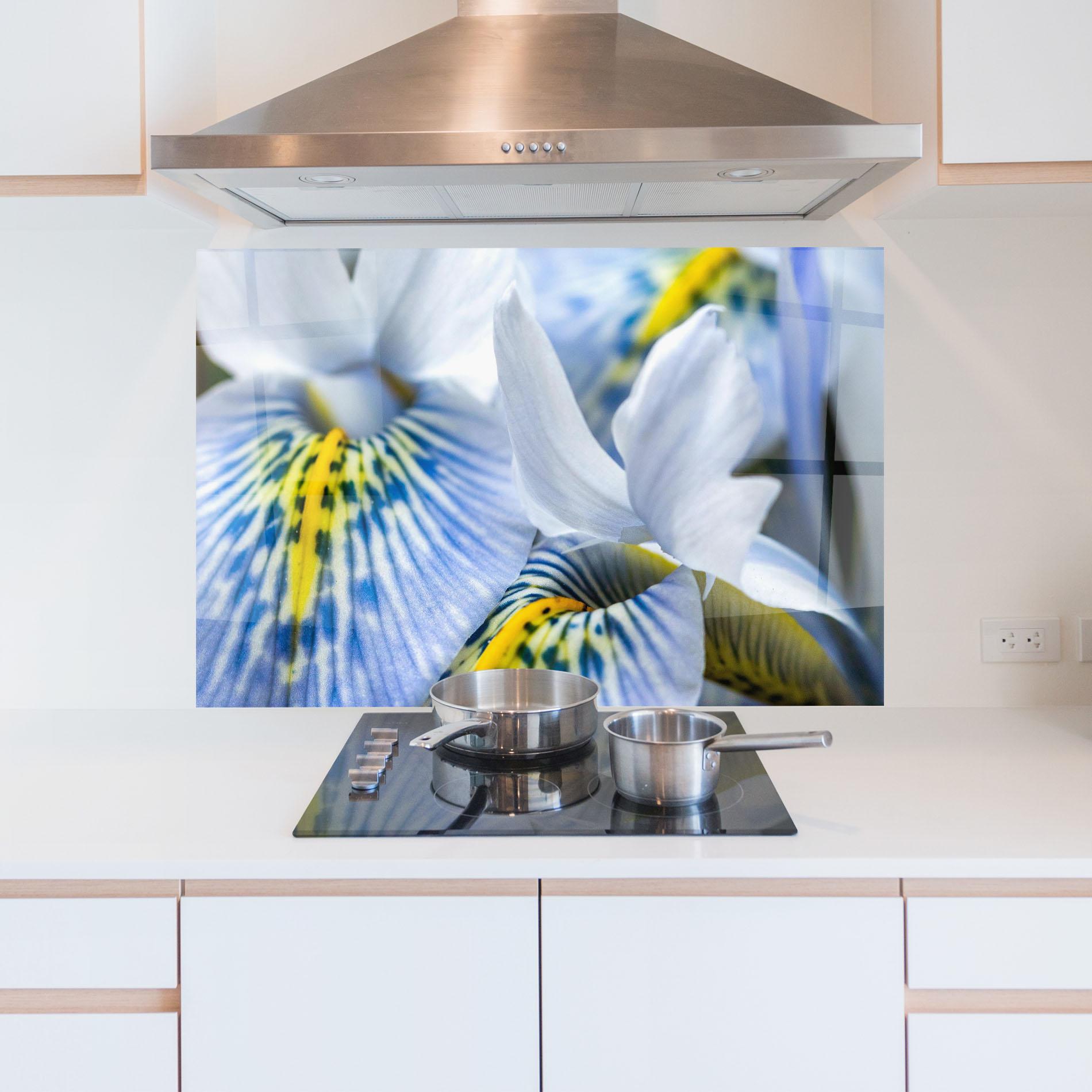 Küchenrückwand Glas Blue Yellow Iris mockup 5