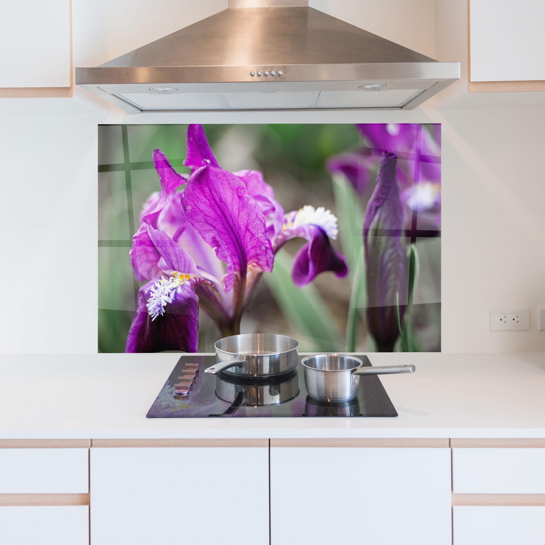 Küchenrückwand Glas Dark Pink Iris mockup 5