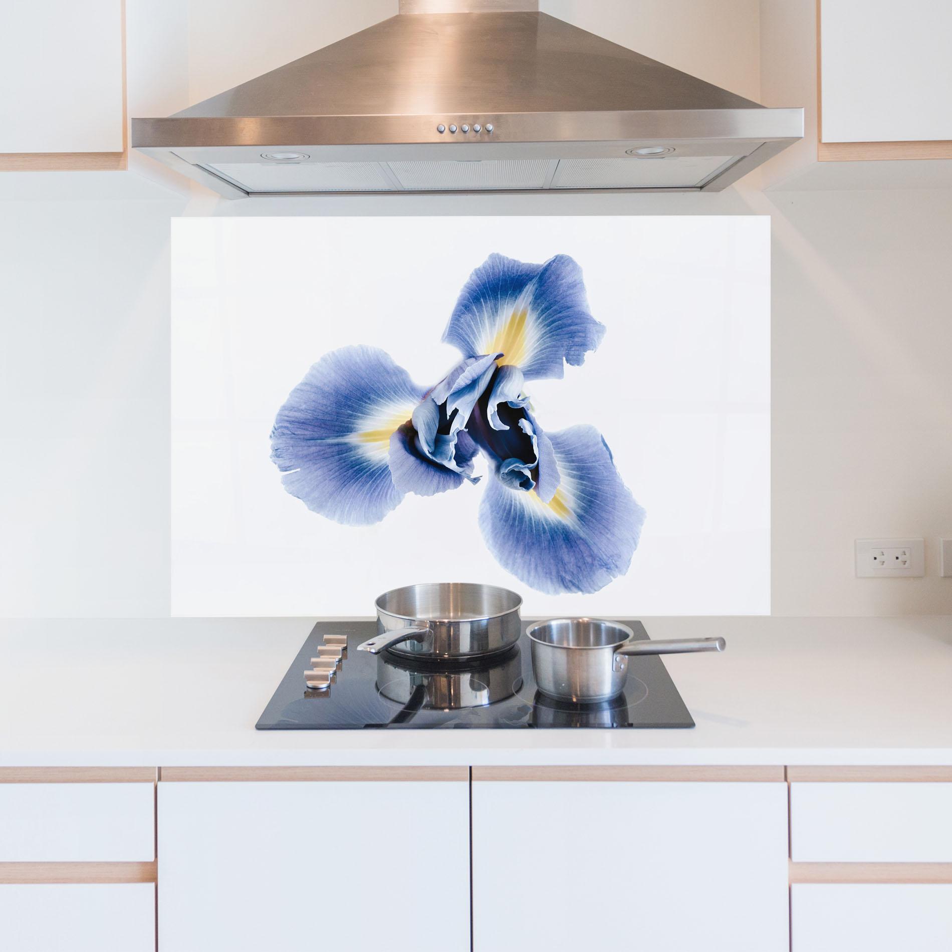 Küchenrückwand Glas Iris Flower mockup 5