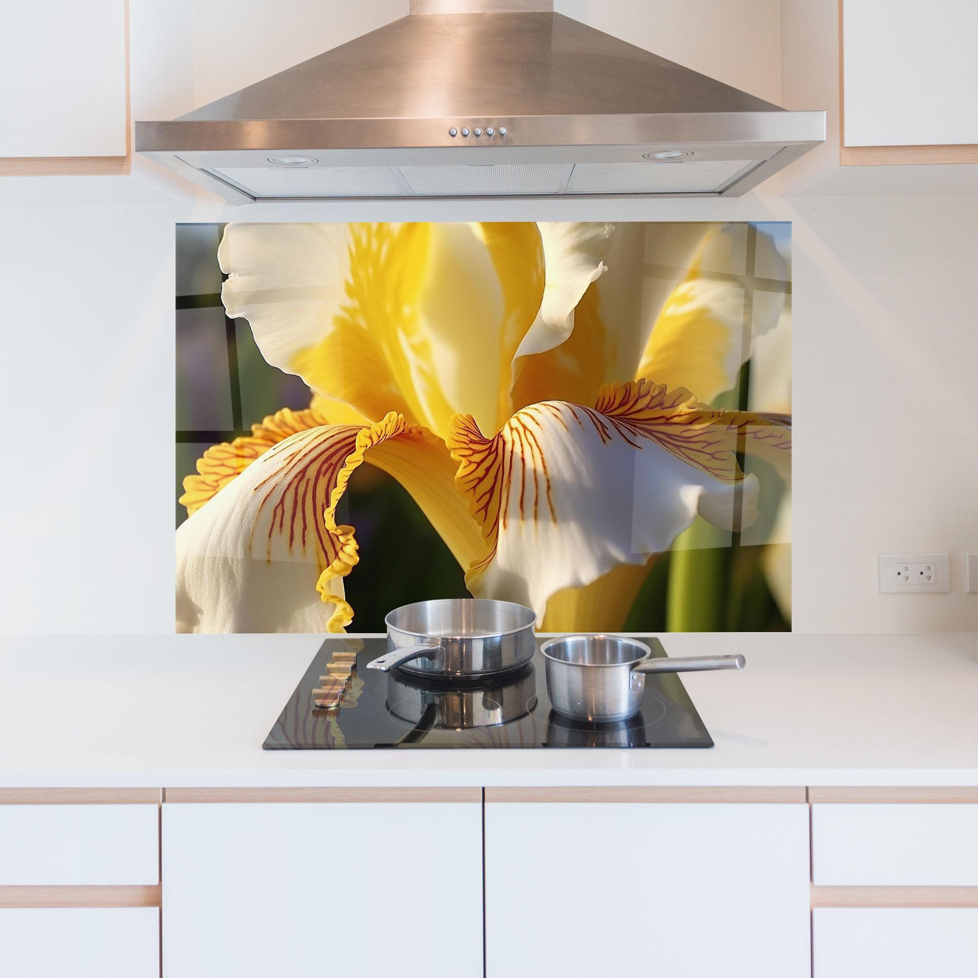 Küchenrückwand Glas Yellow Iris mockup 5