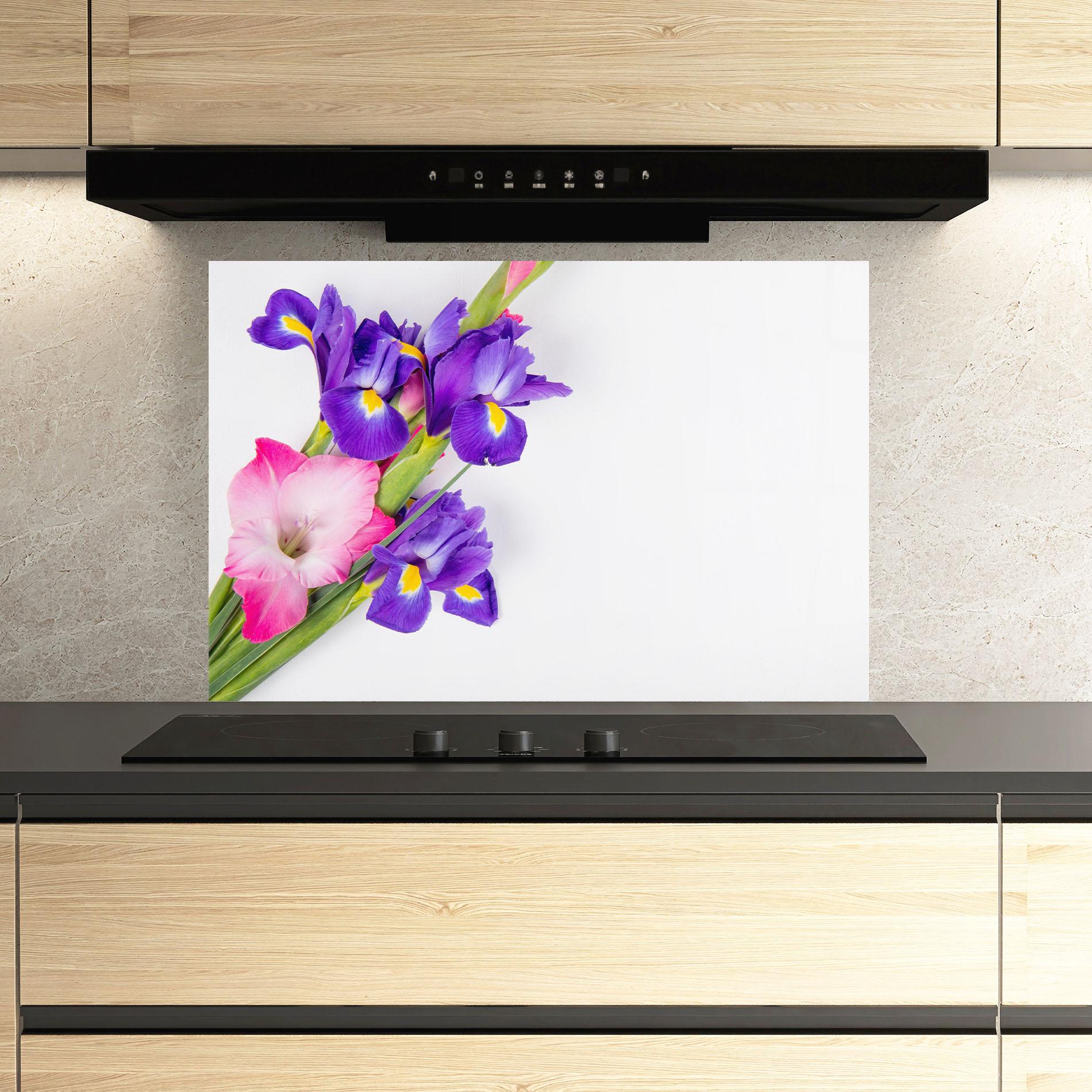 Küchenrückwand Glas Iris On The Table mockup 3