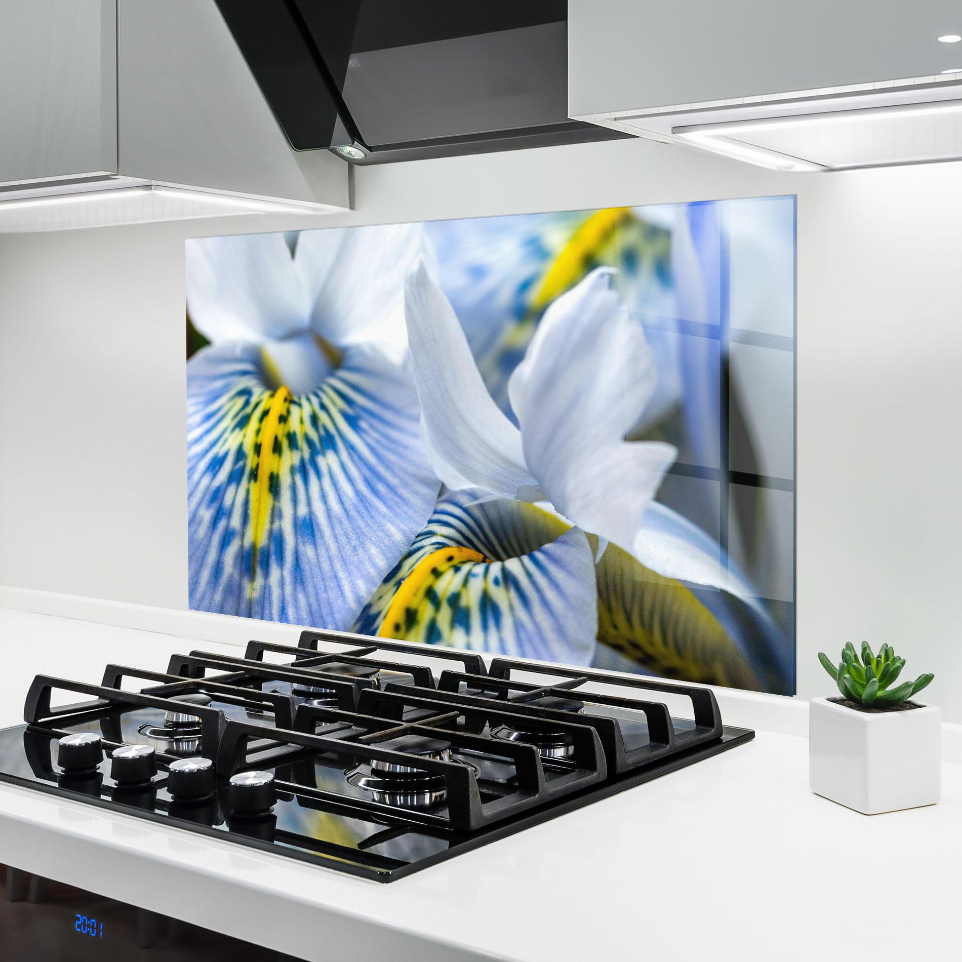 Küchenrückwand Glas Blue Yellow Iris mockup 6