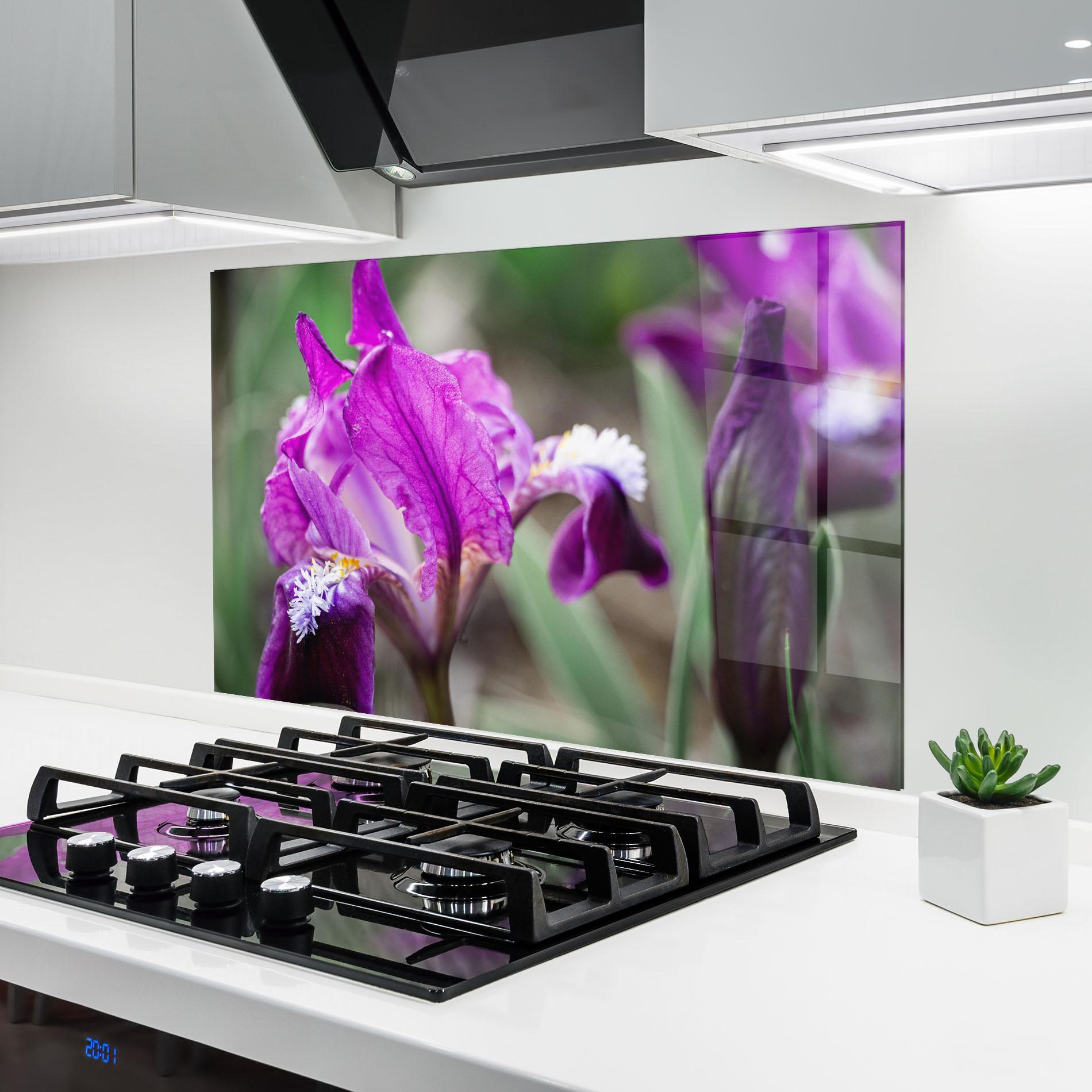 Küchenrückwand Glas Dark Pink Iris mockup 6