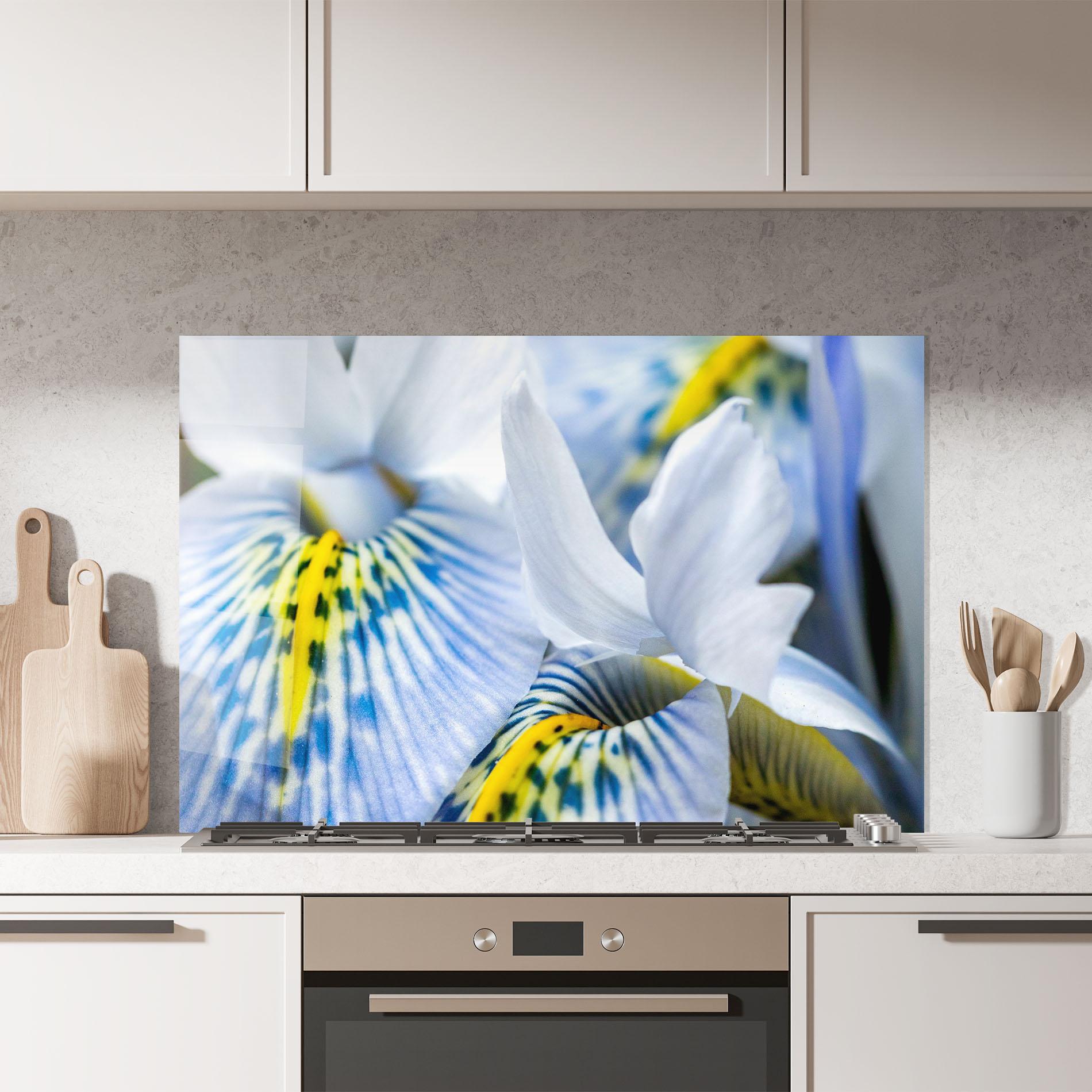 Küchenrückwand Glas Blue Yellow Iris mockup 7