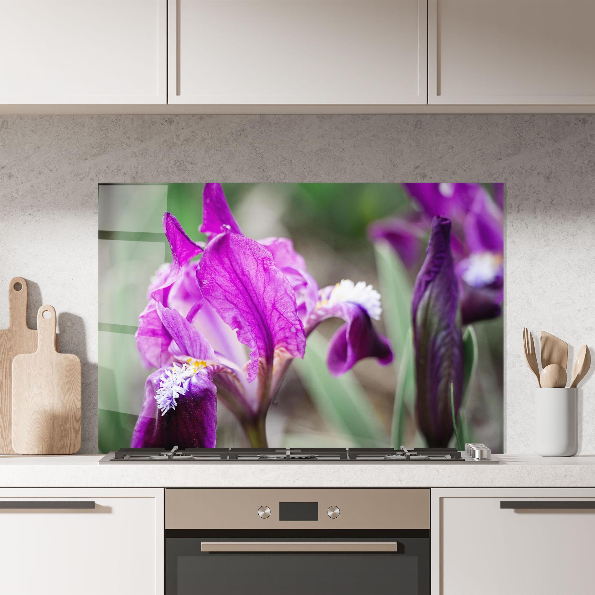 Küchenrückwand Glas Dark Pink Iris mockup 7