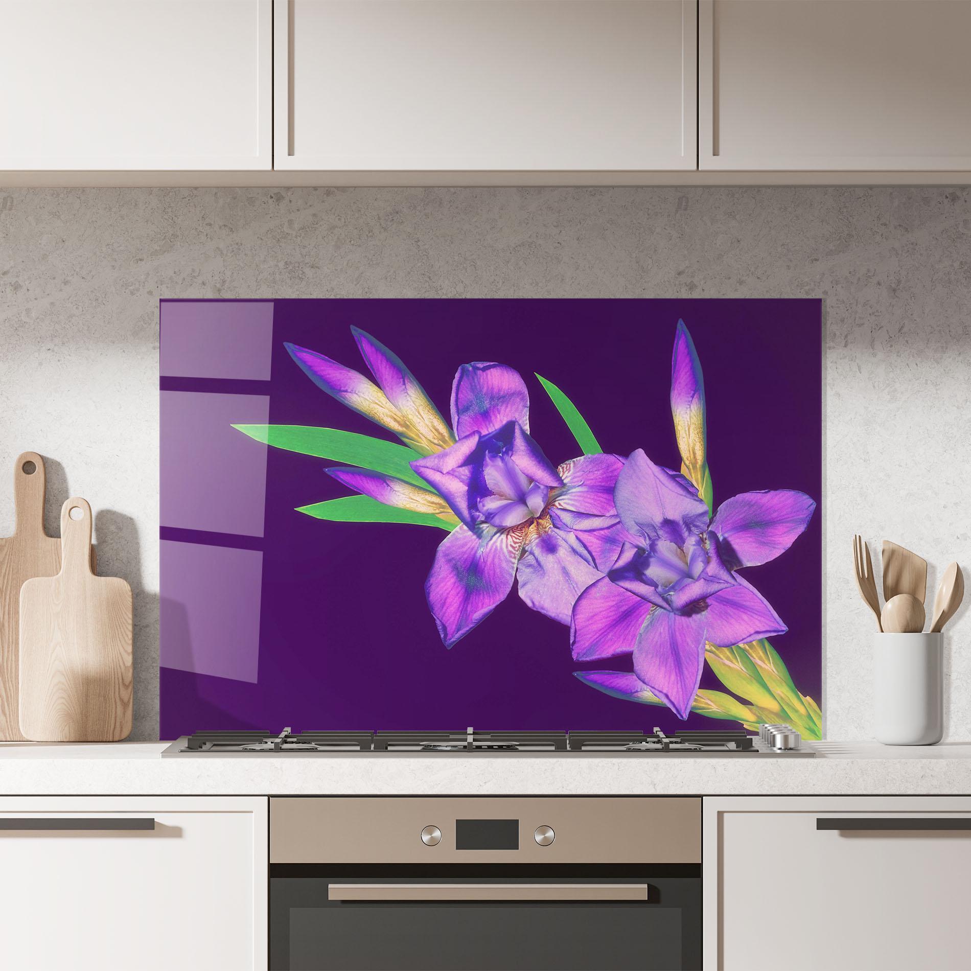 Küchenrückwand Glas Iris On Purple mockup 7