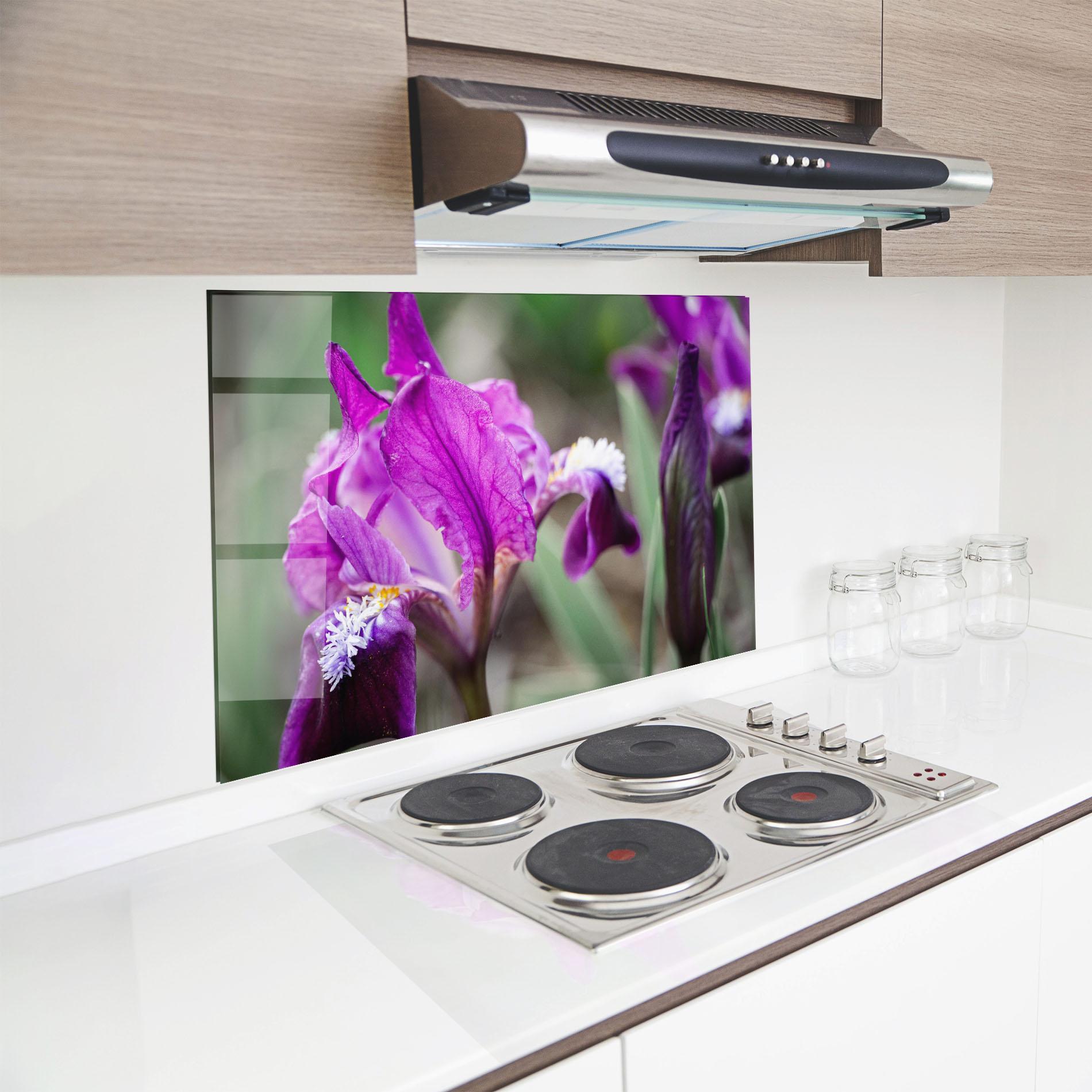 Küchenrückwand Glas Dark Pink Iris mockup 8
