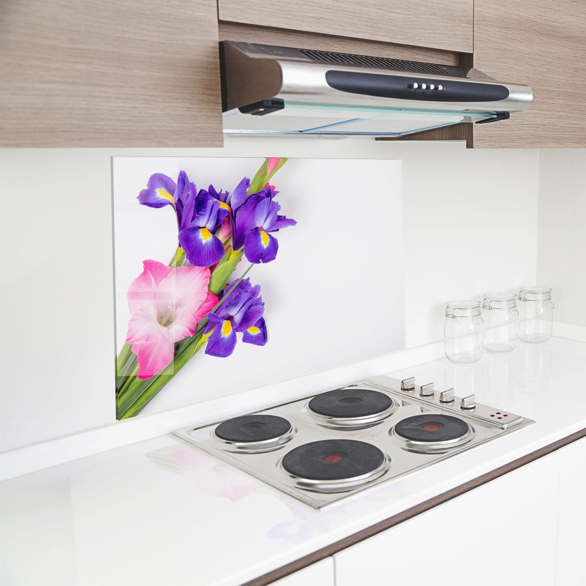 Küchenrückwand Glas Iris On The Table mockup 8