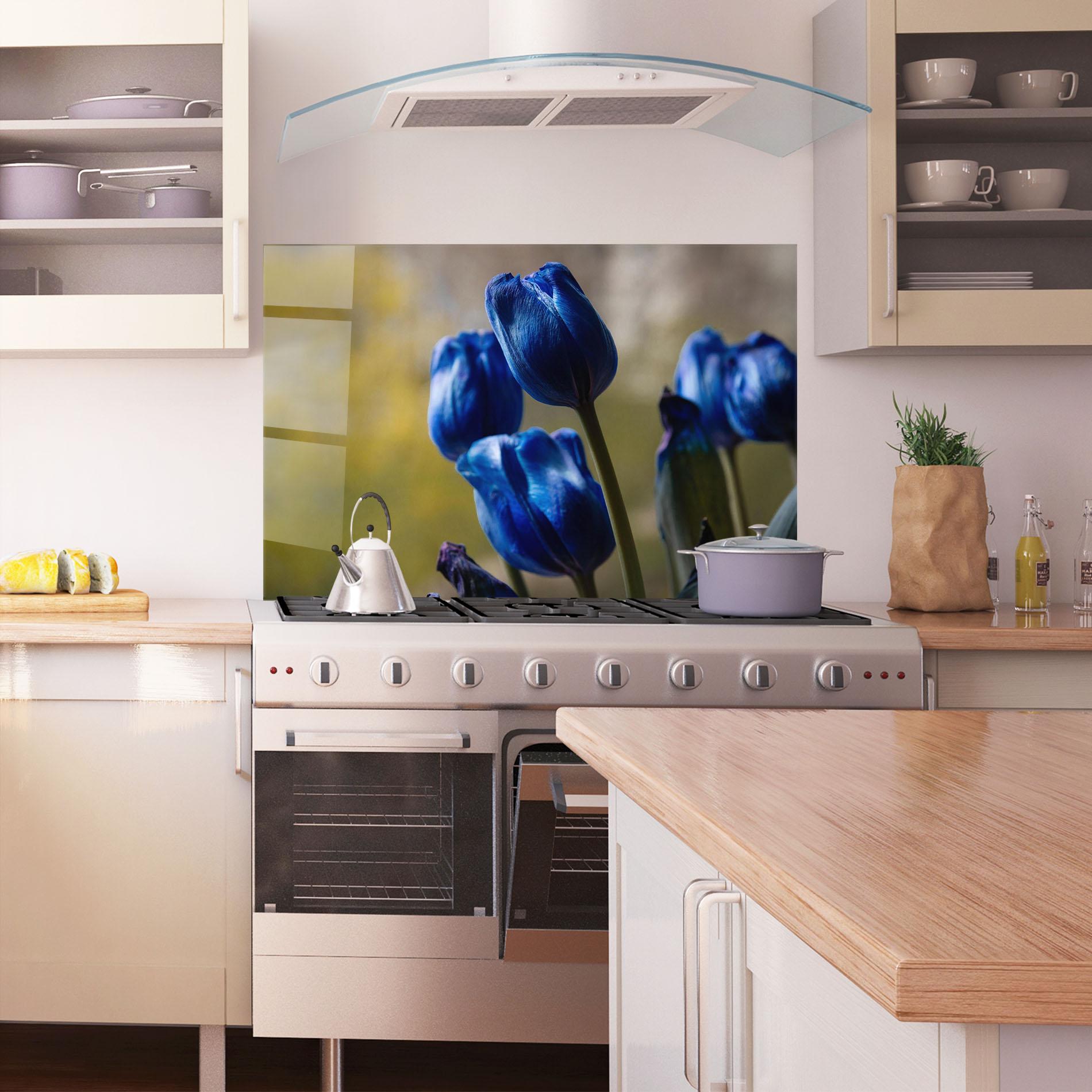 Küchenrückwand Glas Blue Tulips mockup 1