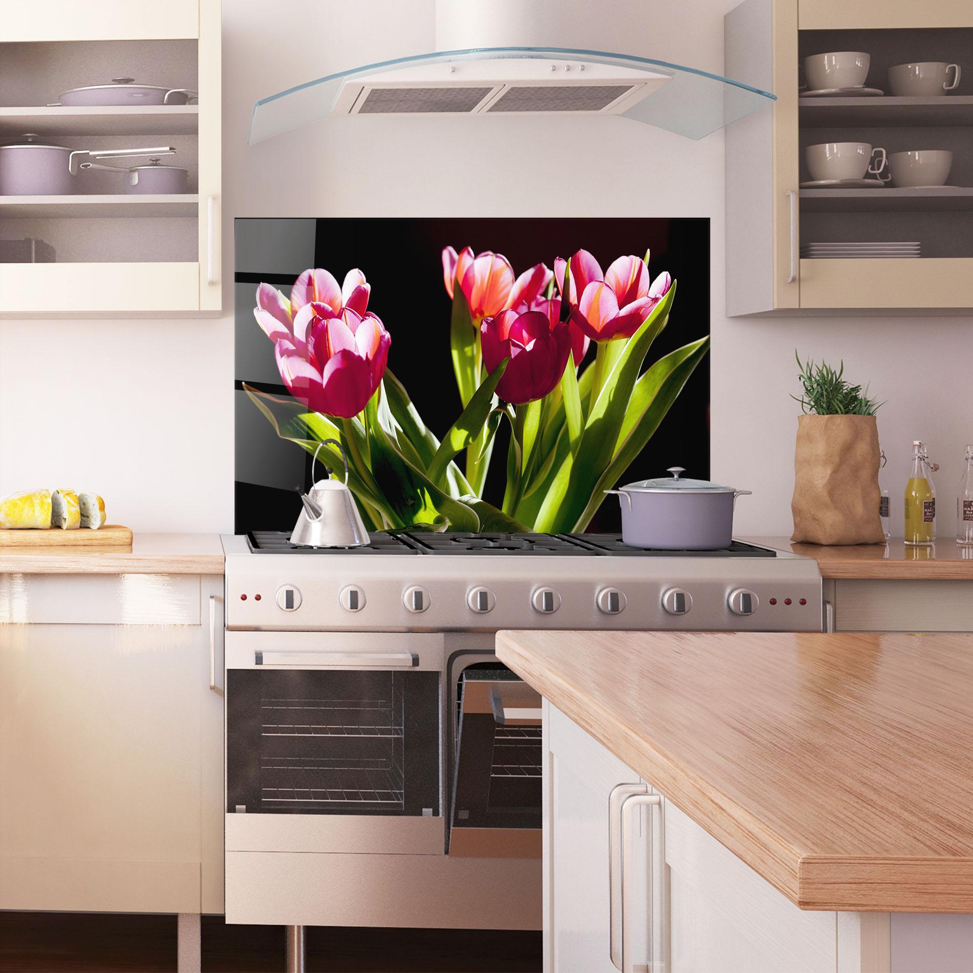 Küchenrückwand Glas Dark Pink Tulips mockup 1
