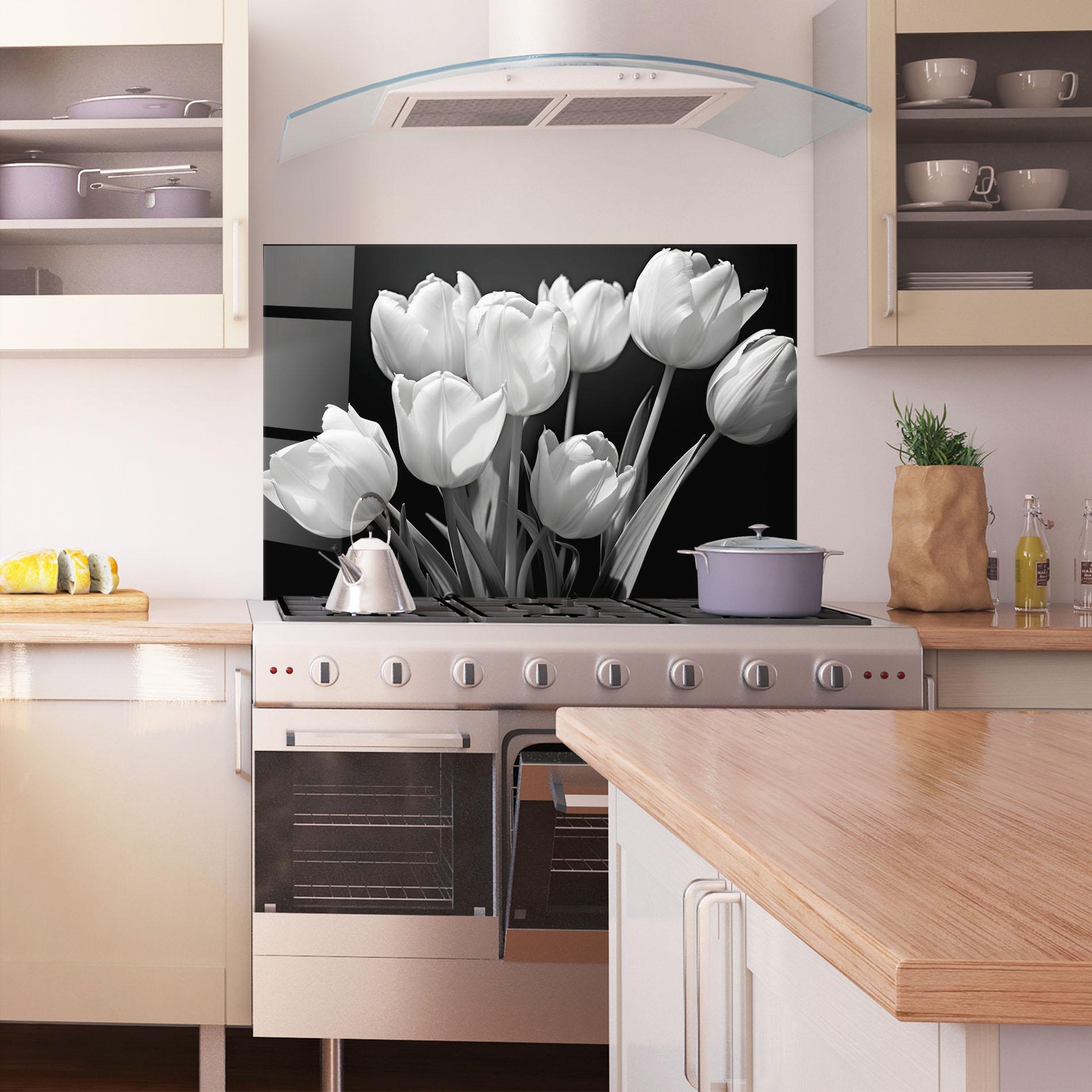 Küchenrückwand Glas Light Grey Tulips mockup 1