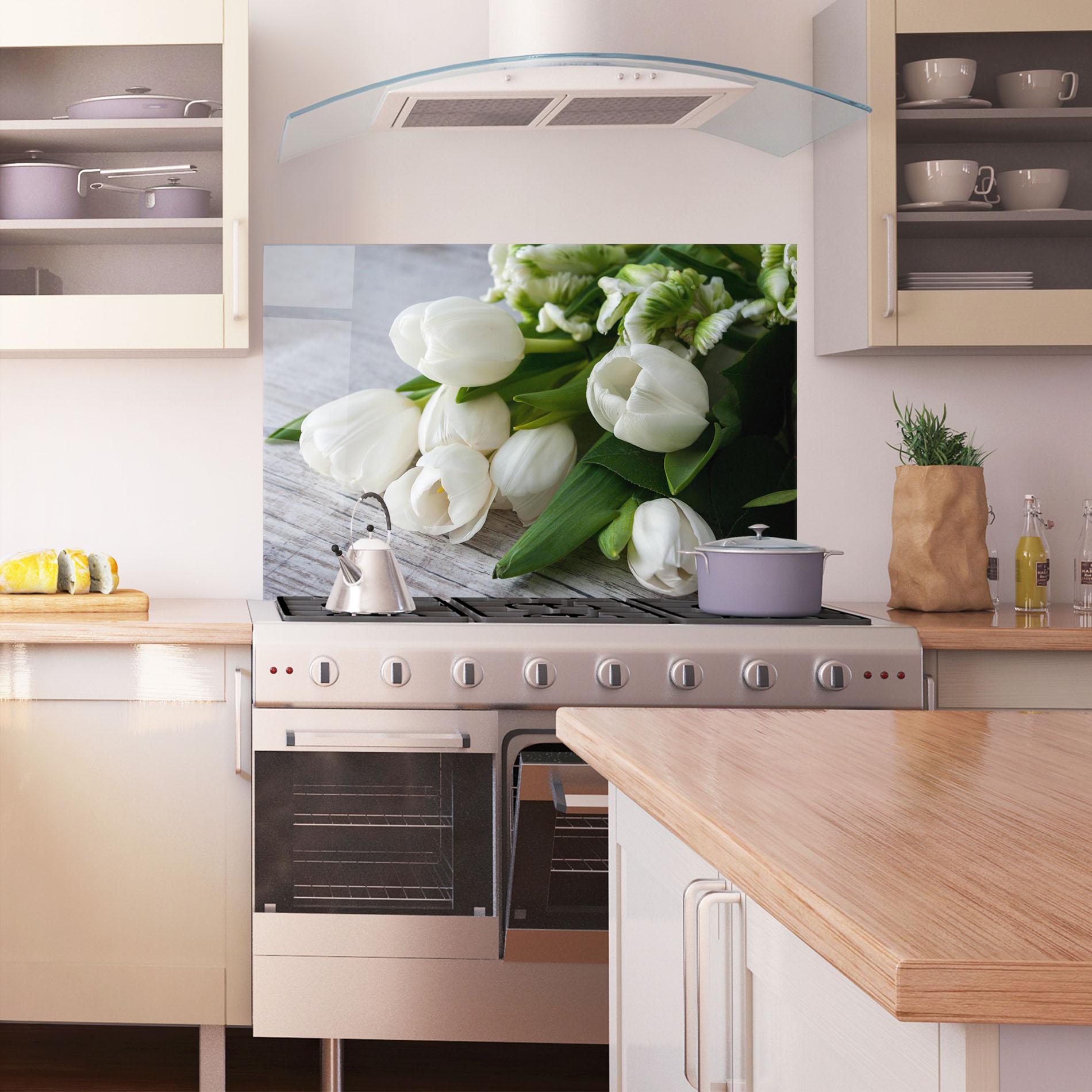 Küchenrückwand Glas White Tulips Bouquet mockup 1