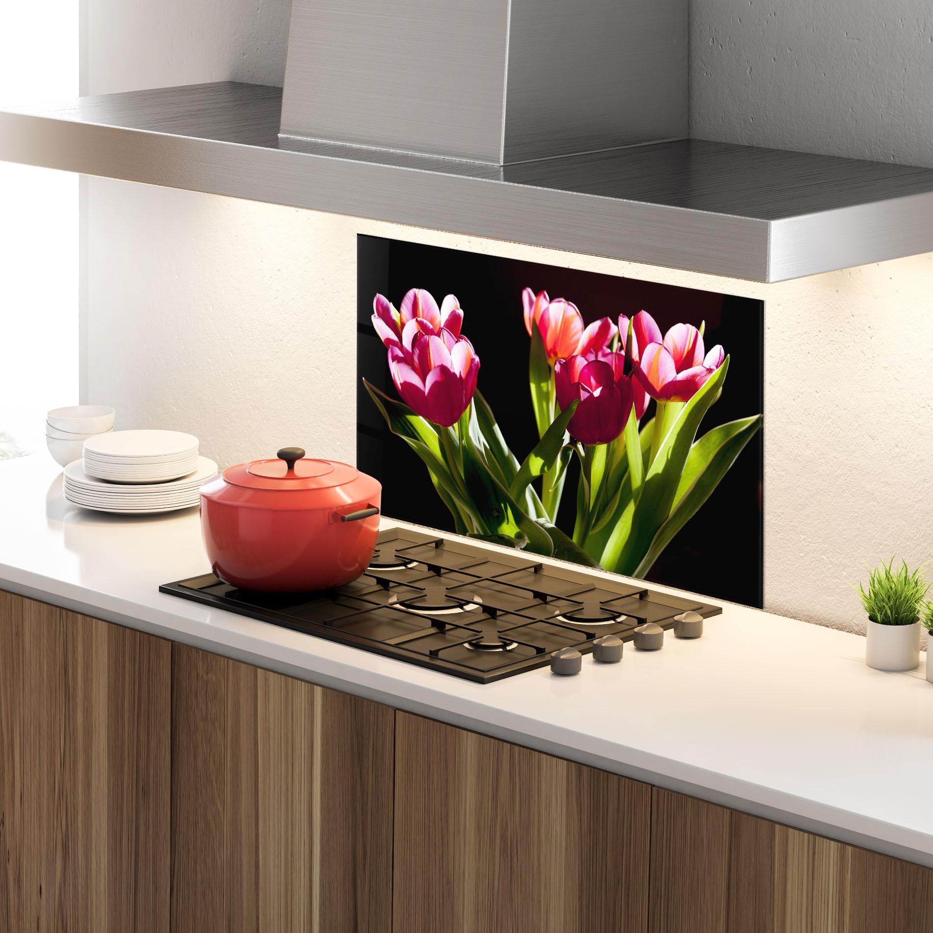 Küchenrückwand Glas Dark Pink Tulips mockup 4
