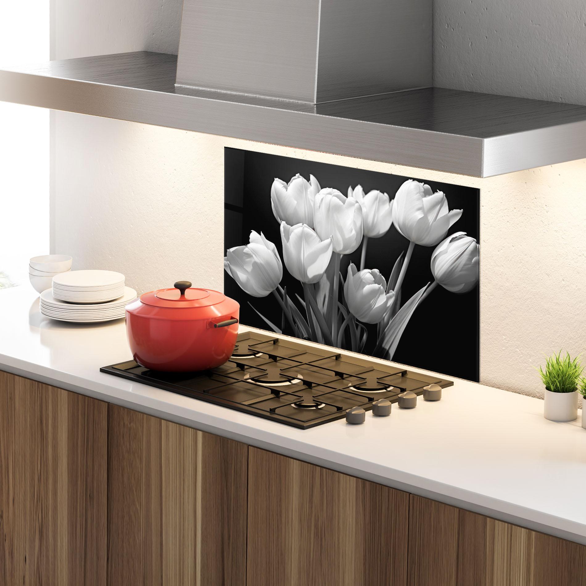Küchenrückwand Glas Light Grey Tulips mockup 4