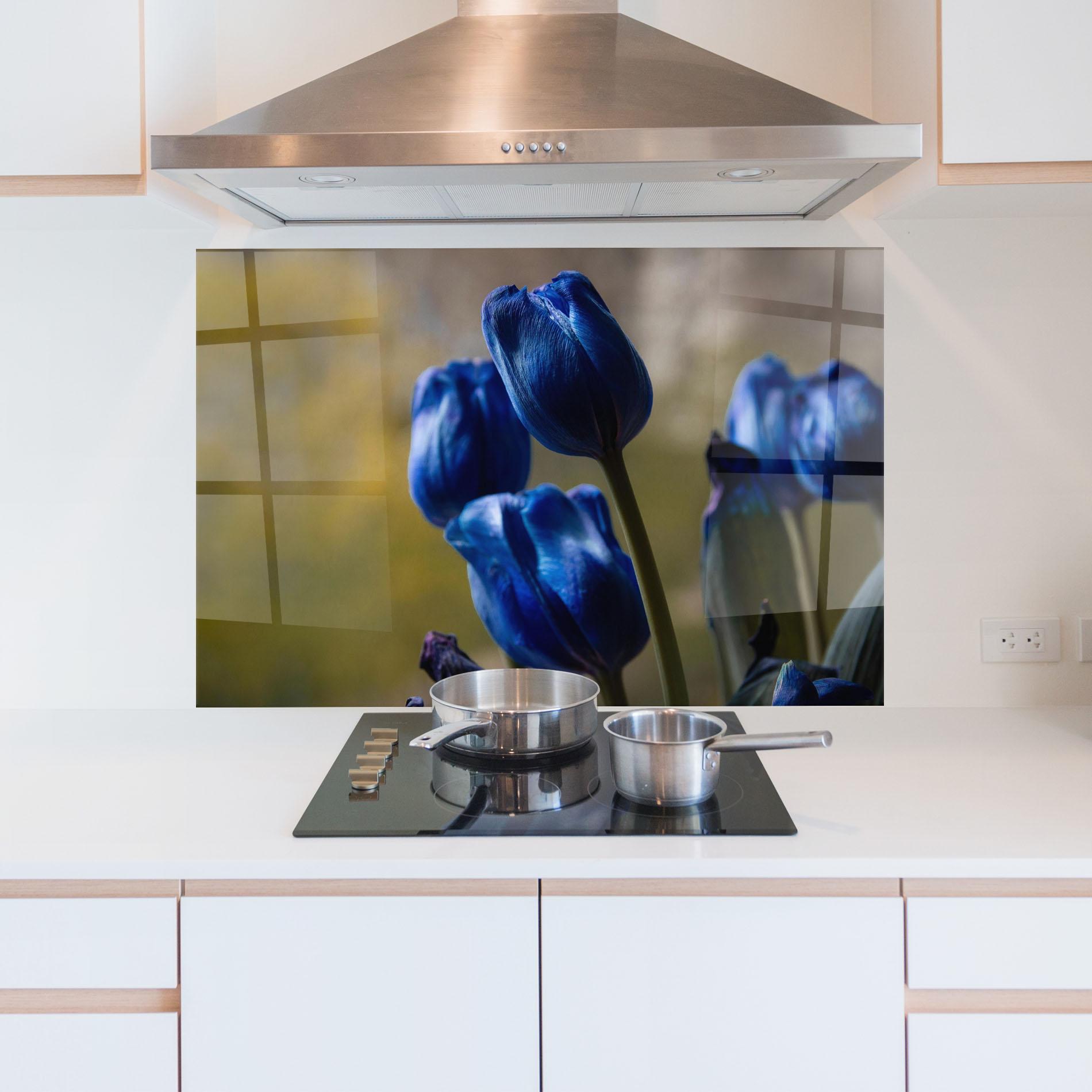 Küchenrückwand Glas Blue Tulips mockup 5