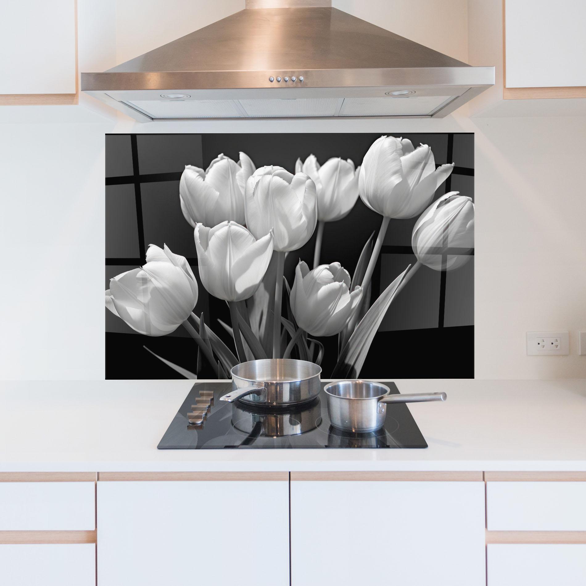 Küchenrückwand Glas Light Grey Tulips mockup 5