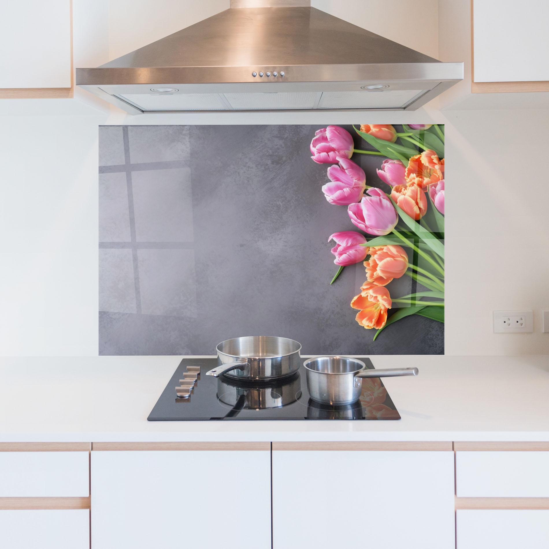 Küchenrückwand Glas Light Orange Pink Tulips mockup 5