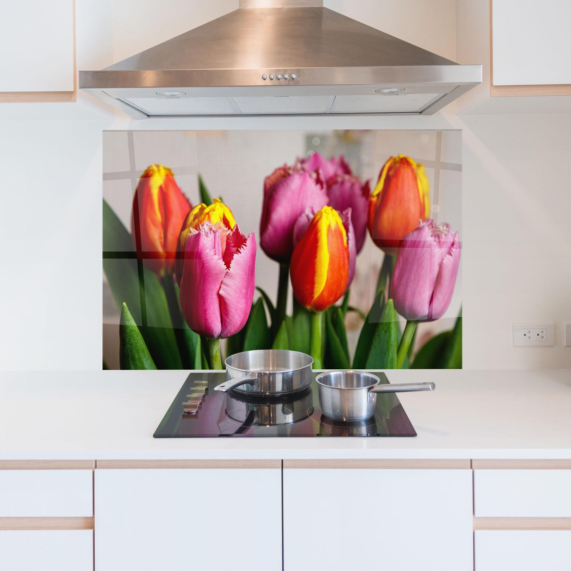 Küchenrückwand Glas Pink Orange Tulips mockup 5