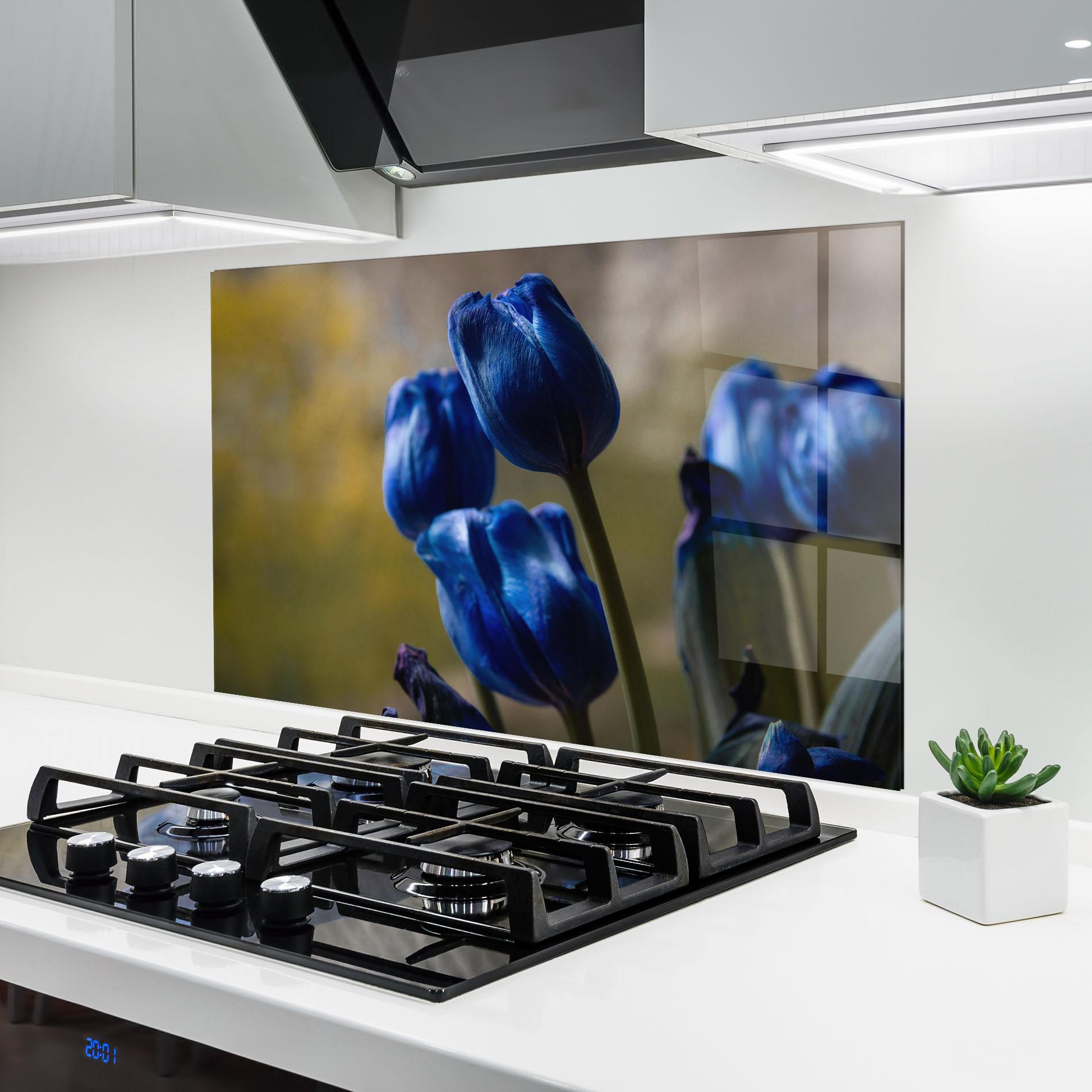 Küchenrückwand Glas Blue Tulips mockup 6