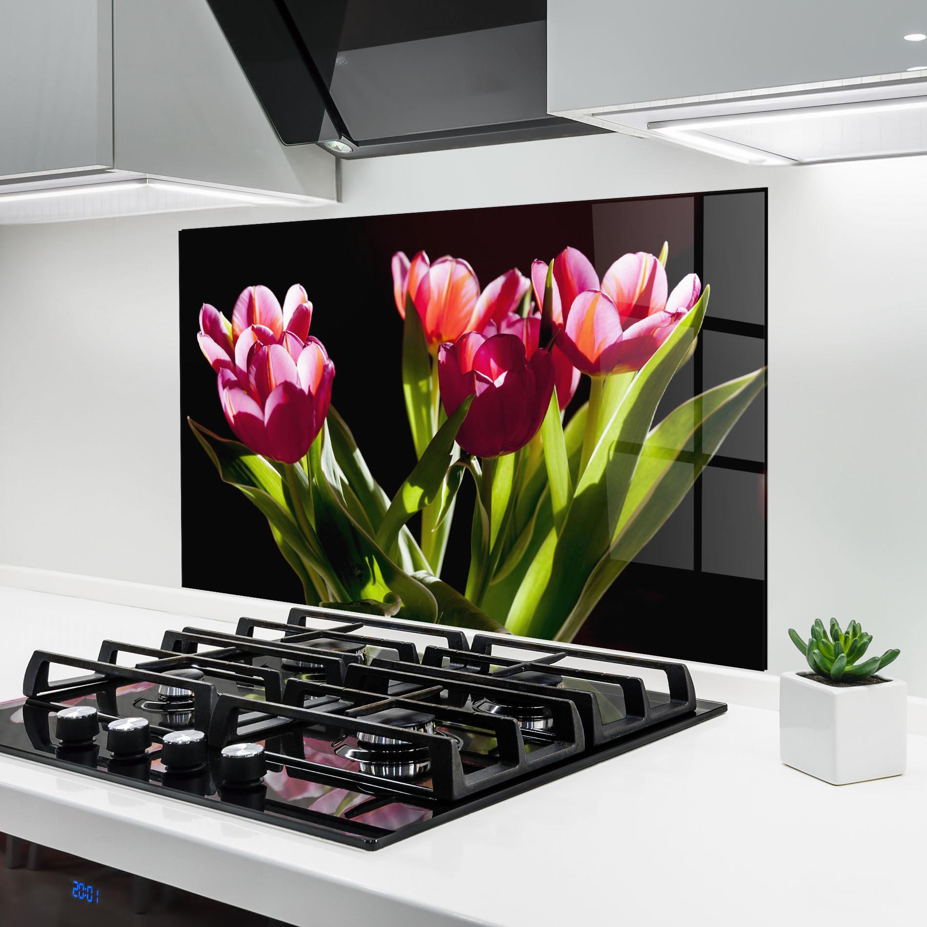 Küchenrückwand Glas Dark Pink Tulips mockup 6