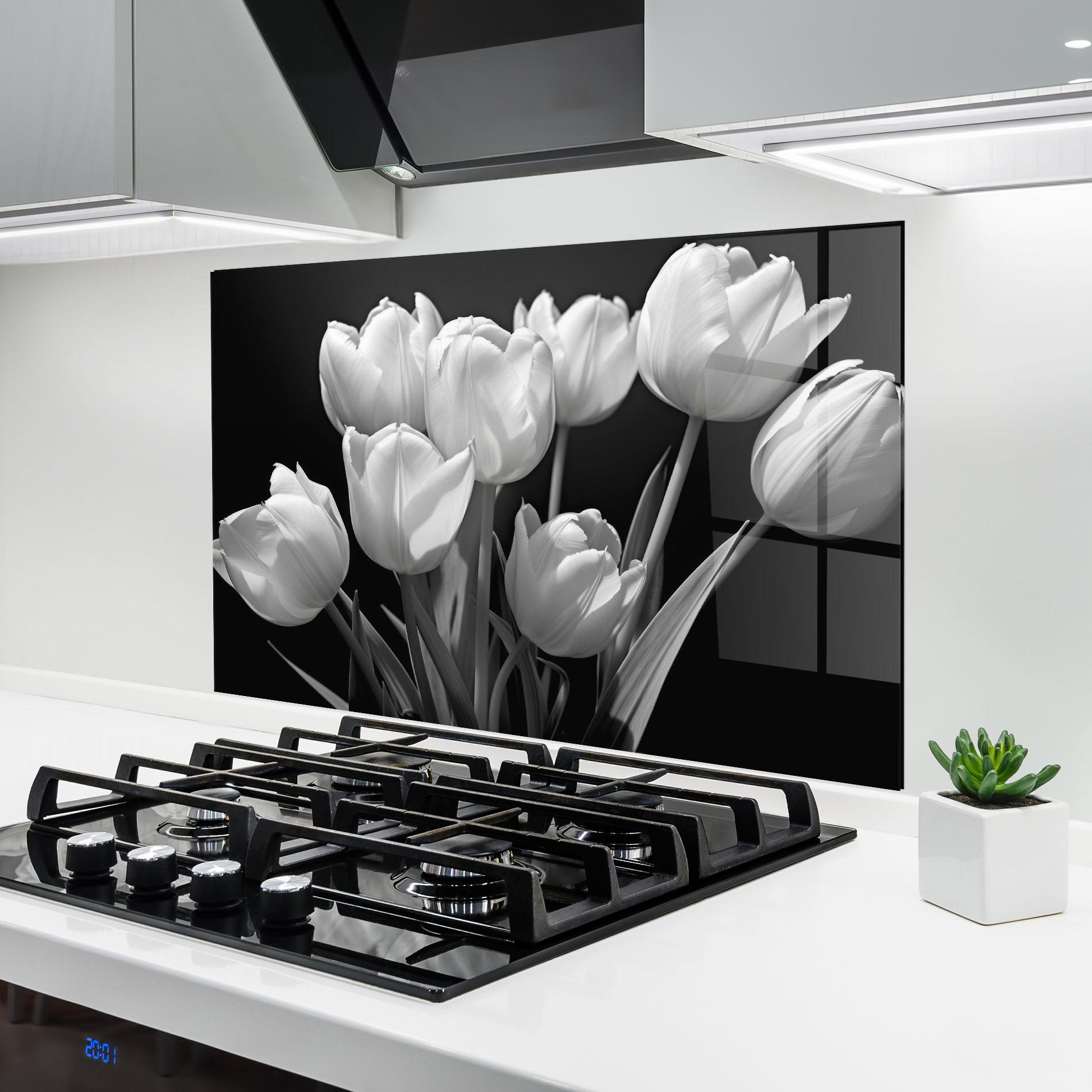Küchenrückwand Glas Light Grey Tulips mockup 6