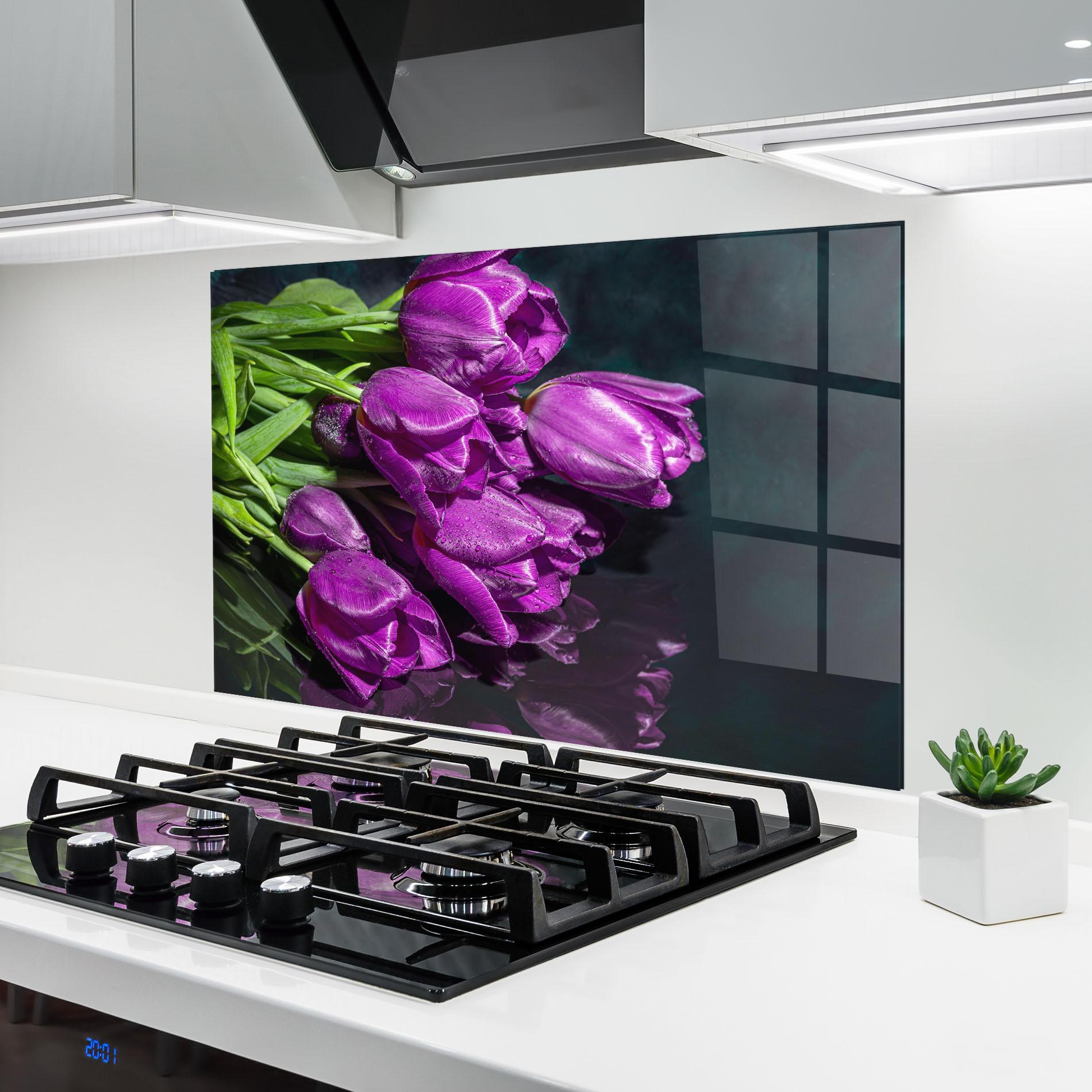 Küchenrückwand Glas Strong Purple Tulips mockup 6