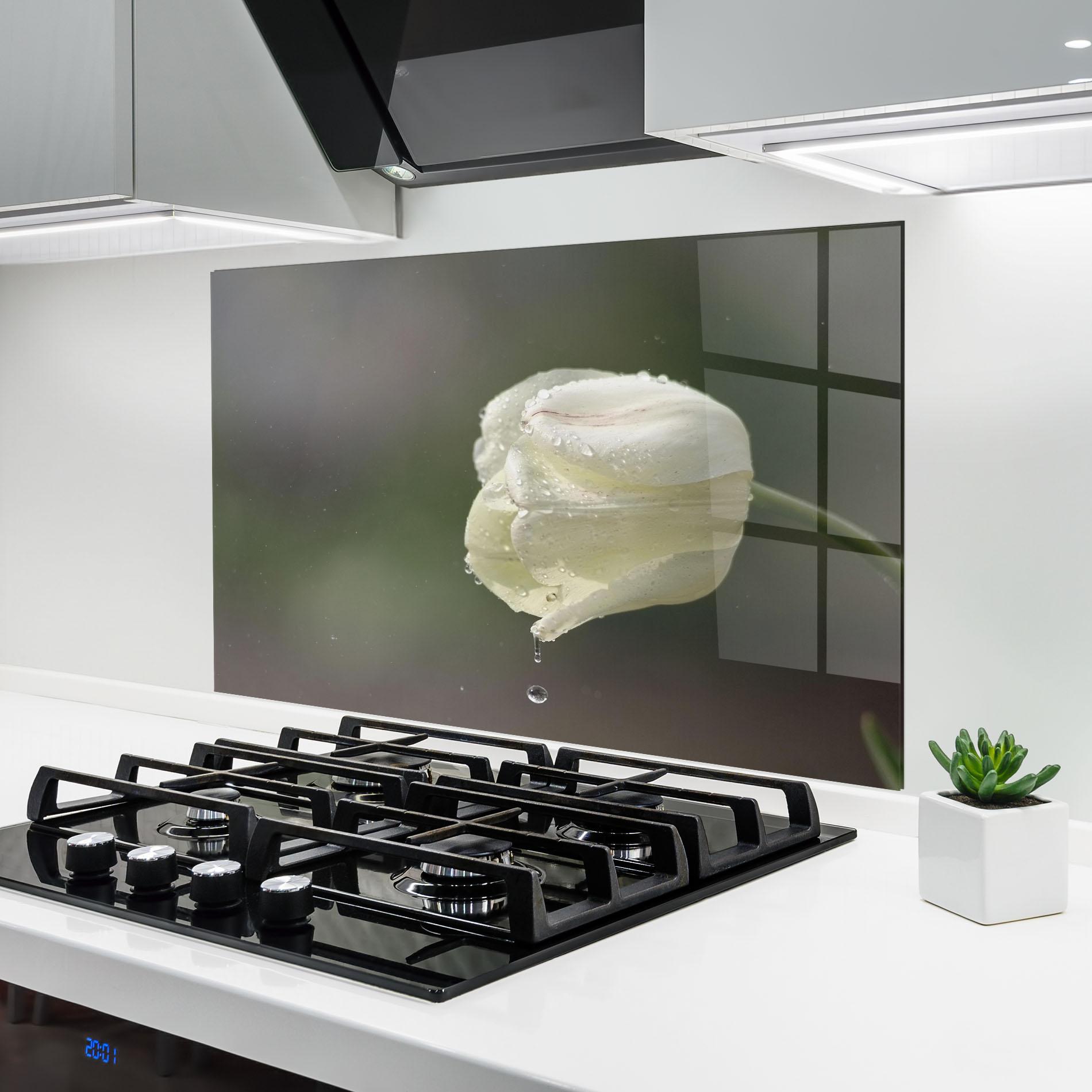 Küchenrückwand Glas White Single Tulip mockup 6