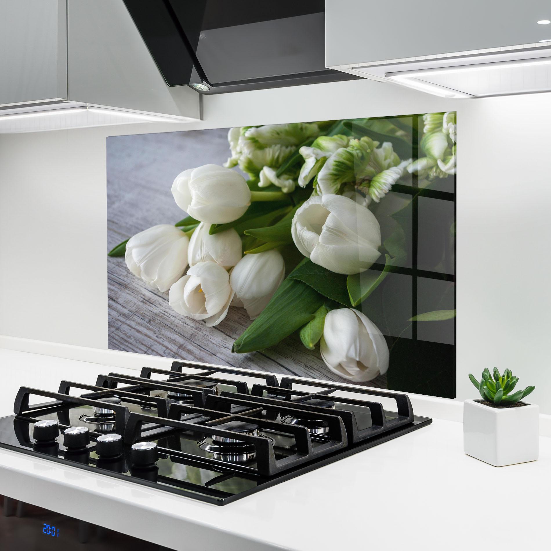 Küchenrückwand Glas White Tulips Bouquet mockup 6