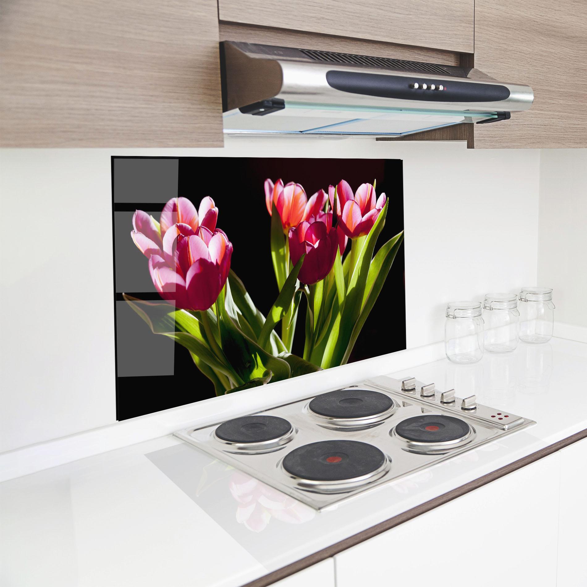 Küchenrückwand Glas Dark Pink Tulips mockup 8