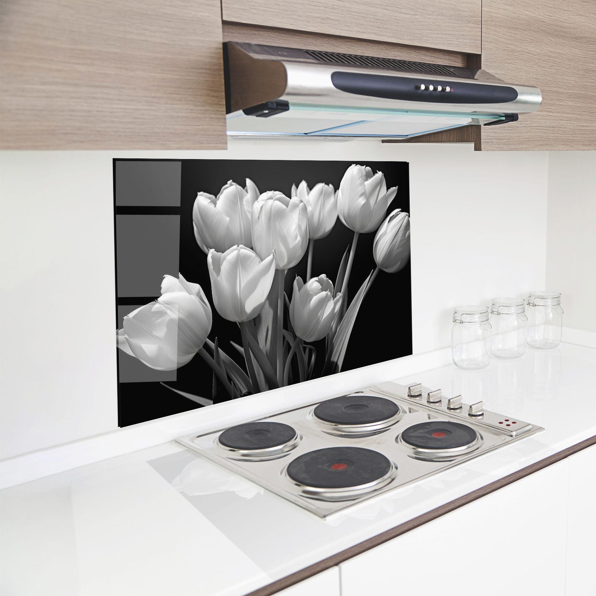 Küchenrückwand Glas Light Grey Tulips mockup 8