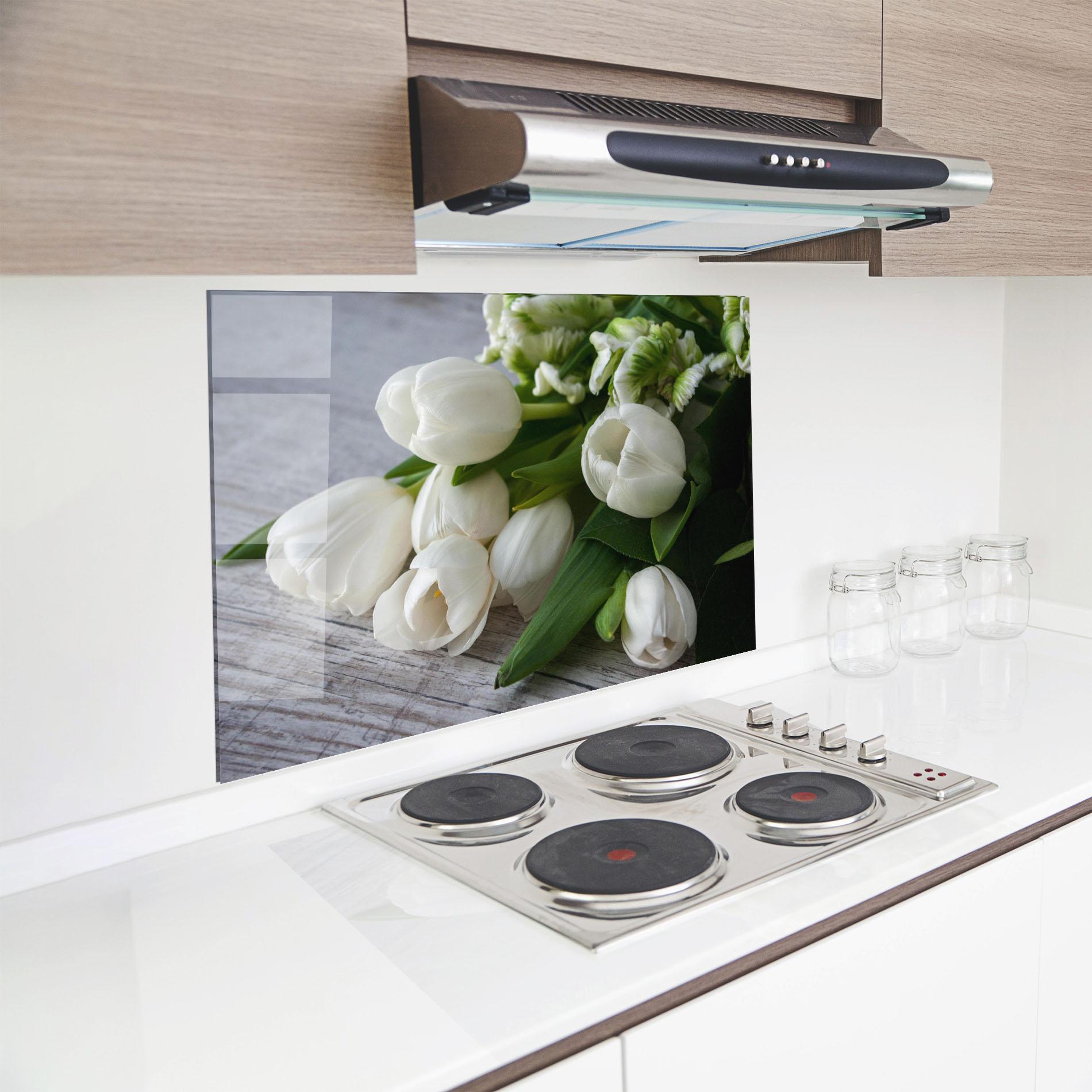 Küchenrückwand Glas White Tulips Bouquet mockup 8