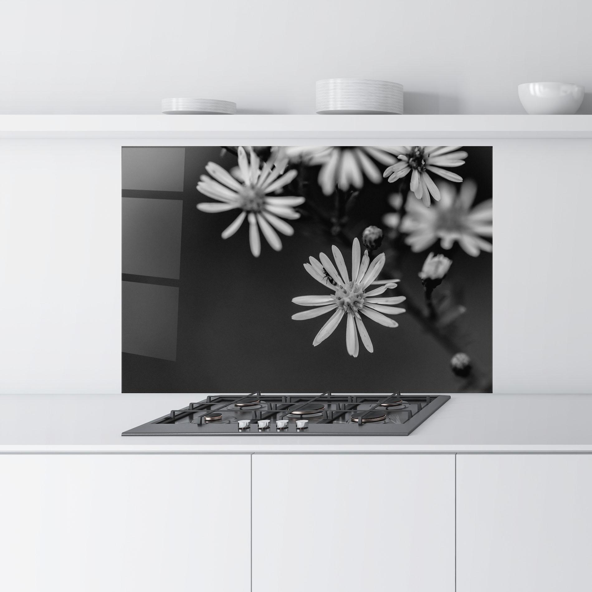 Küchenrückwand Glas Grey Small Daisy mockup 9