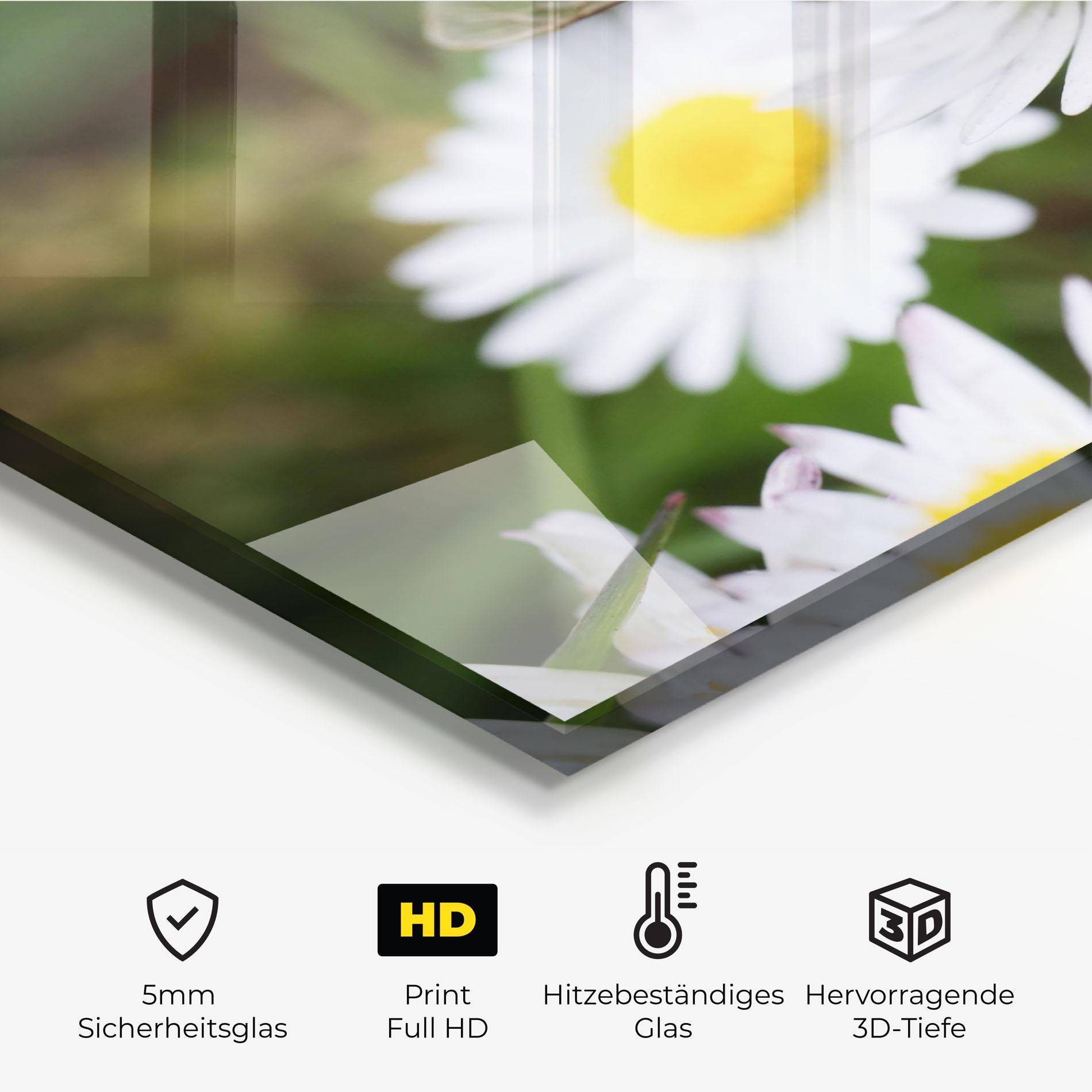 Bee On Little Daisy mockup 2