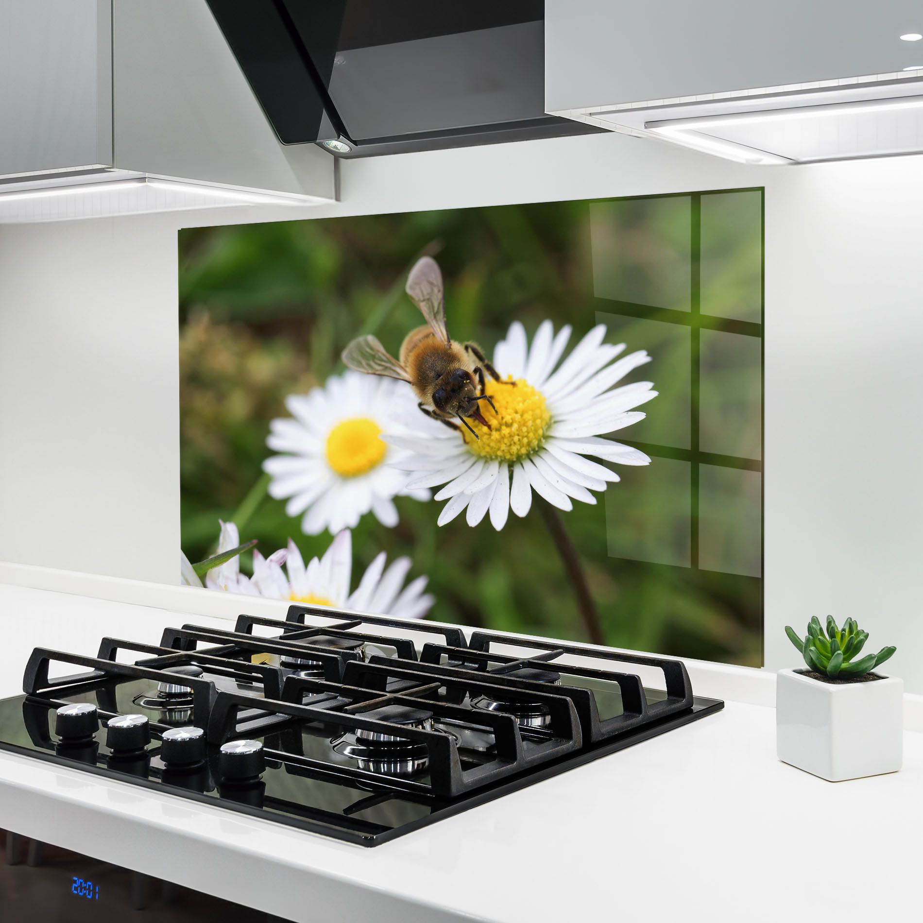 Bee On Little Daisy mockup 6