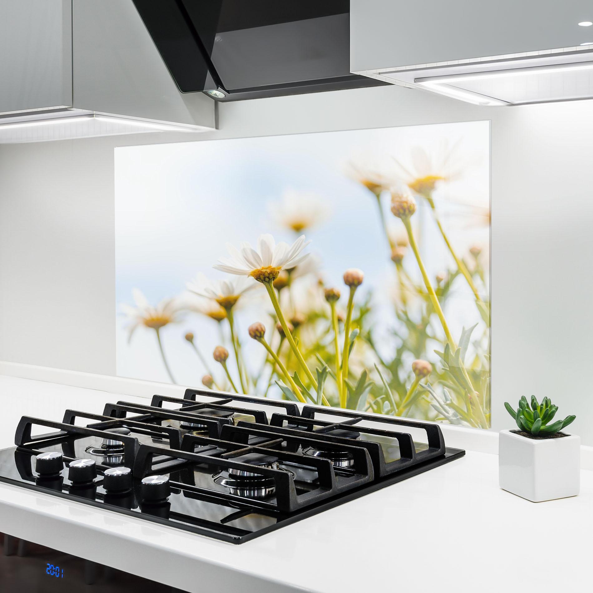 Küchenrückwand Glas Dreamy Daisy mockup 6