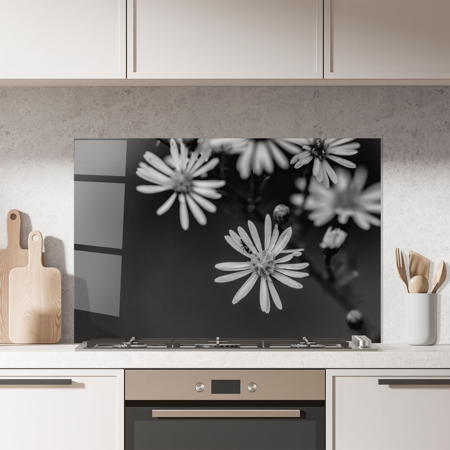 Küchenrückwand Glas Grey Small Daisy mockup 7