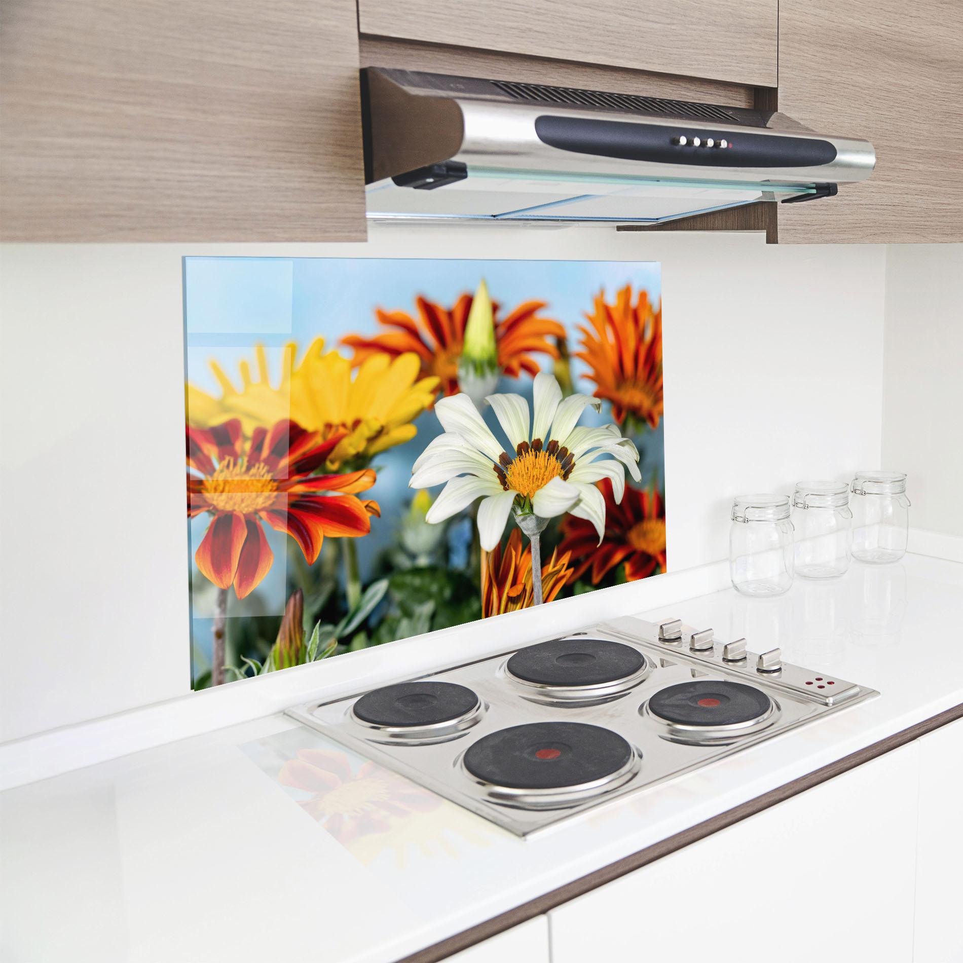 Küchenrückwand Glas Color Mix Daisy mockup 8