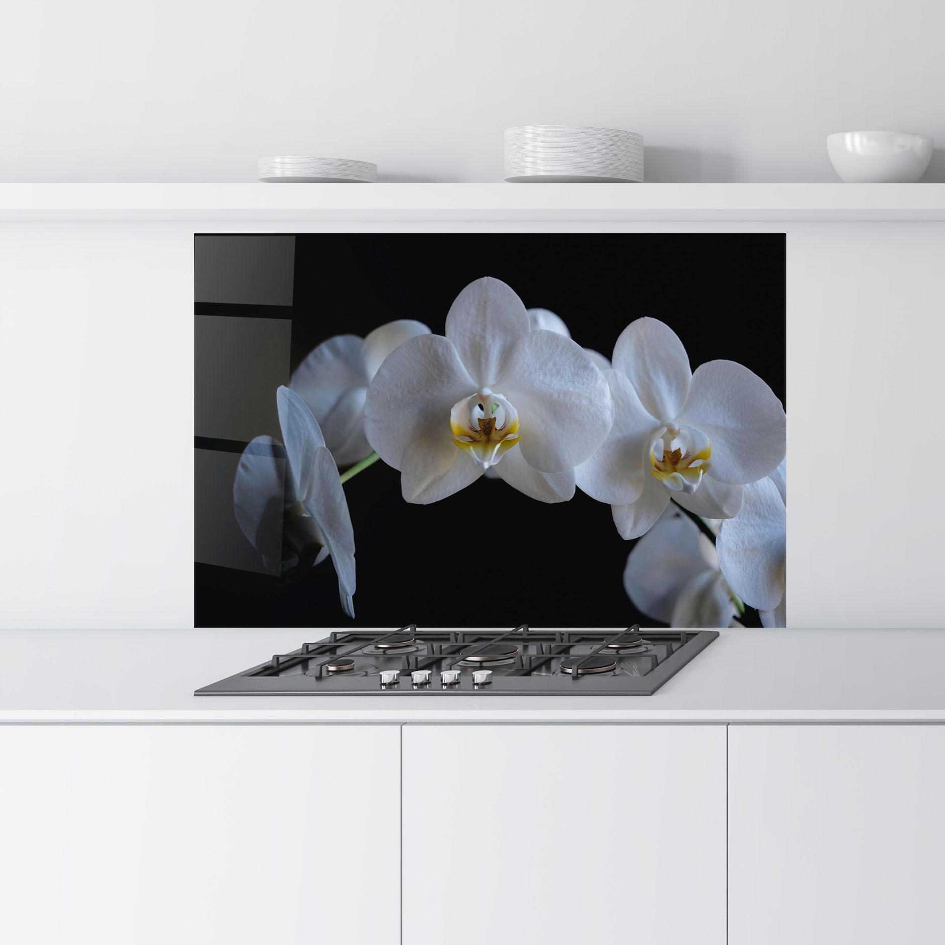 Küchenrückwand Glas White Ochid In Shadow mockup 9