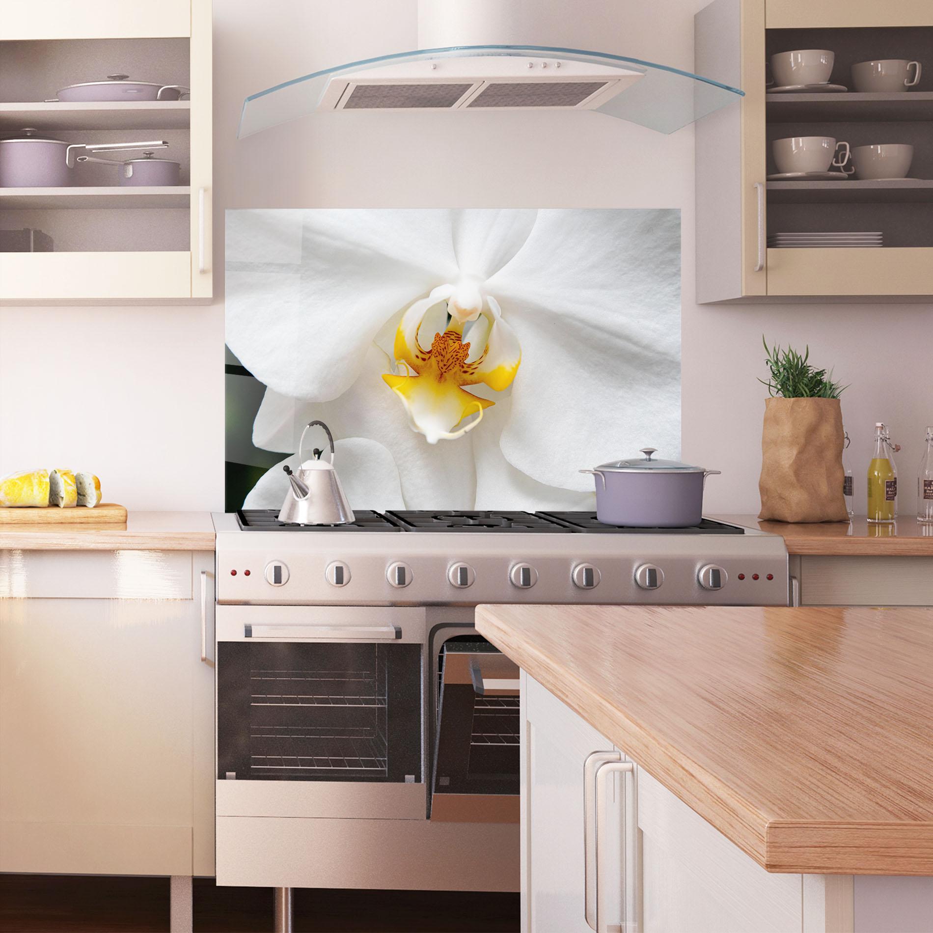 Küchenrückwand Glas Big Orchid Close Up mockup 1