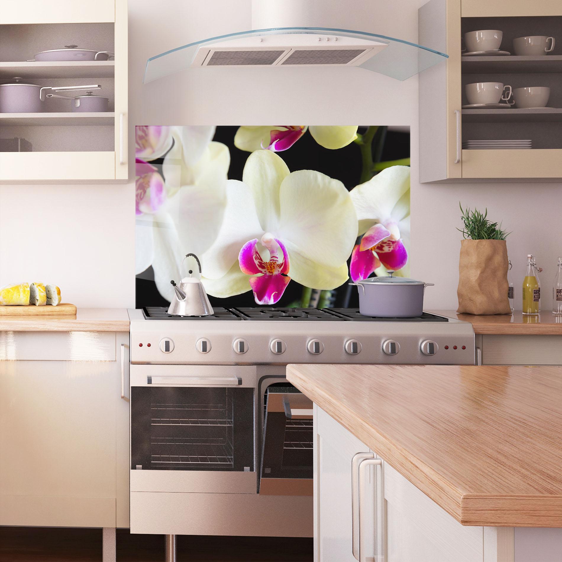 Küchenrückwand Glas Cream Purple Orchids mockup 1