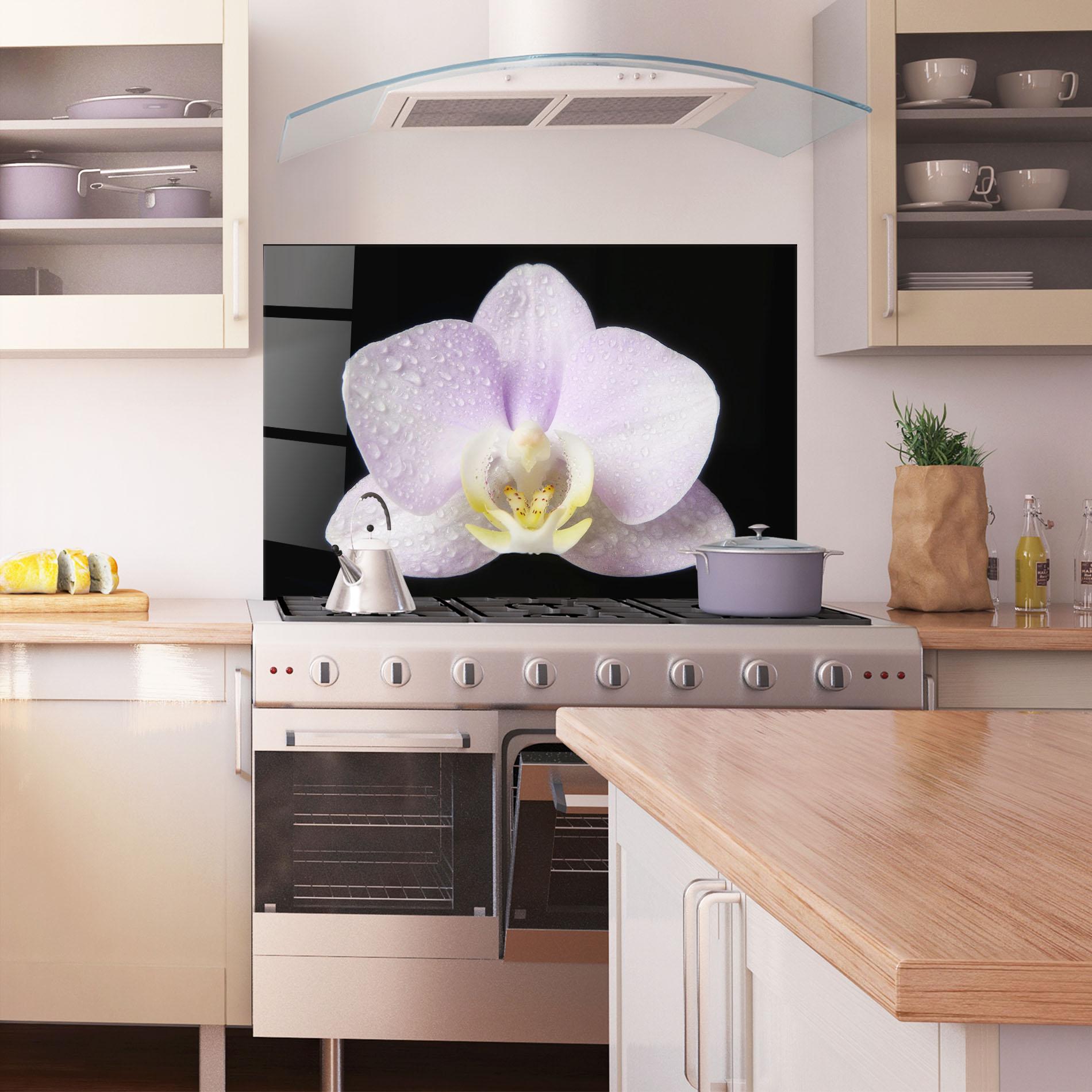 Küchenrückwand Glas Light Purple Orchid After Rain mockup 1
