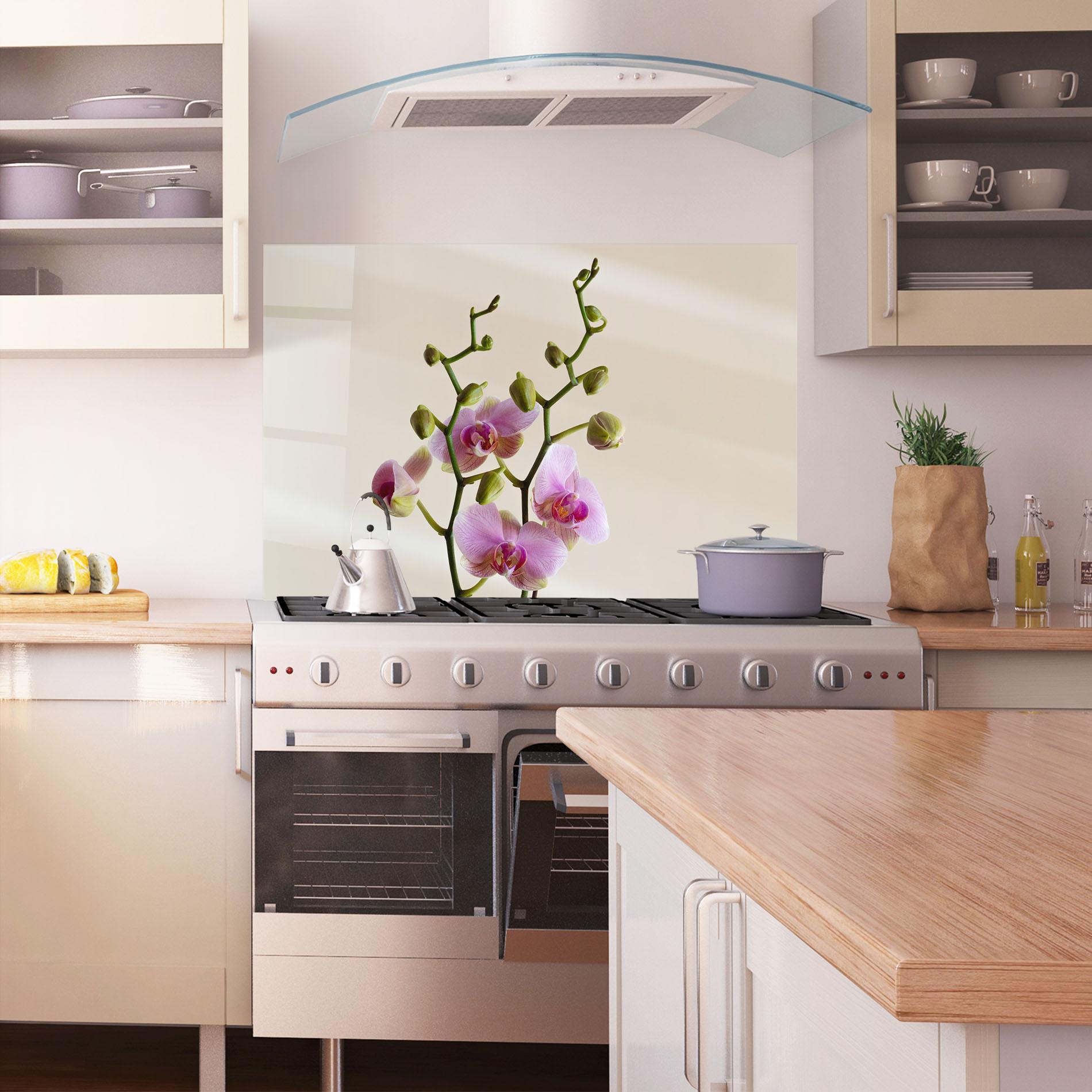 Küchenrückwand Glas Purple Orchid On Cream mockup 1