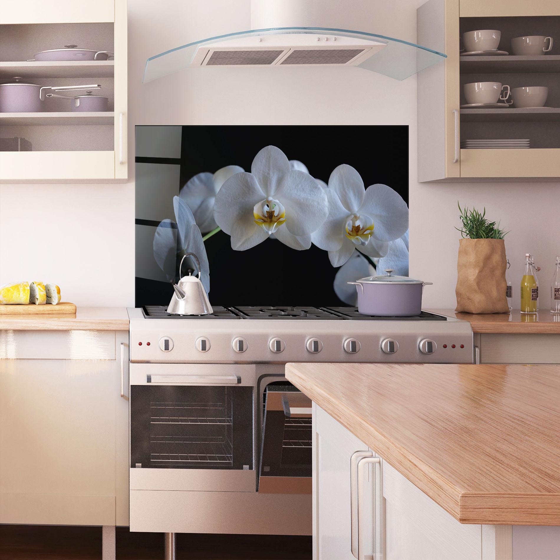Küchenrückwand Glas White Ochid In Shadow mockup 1