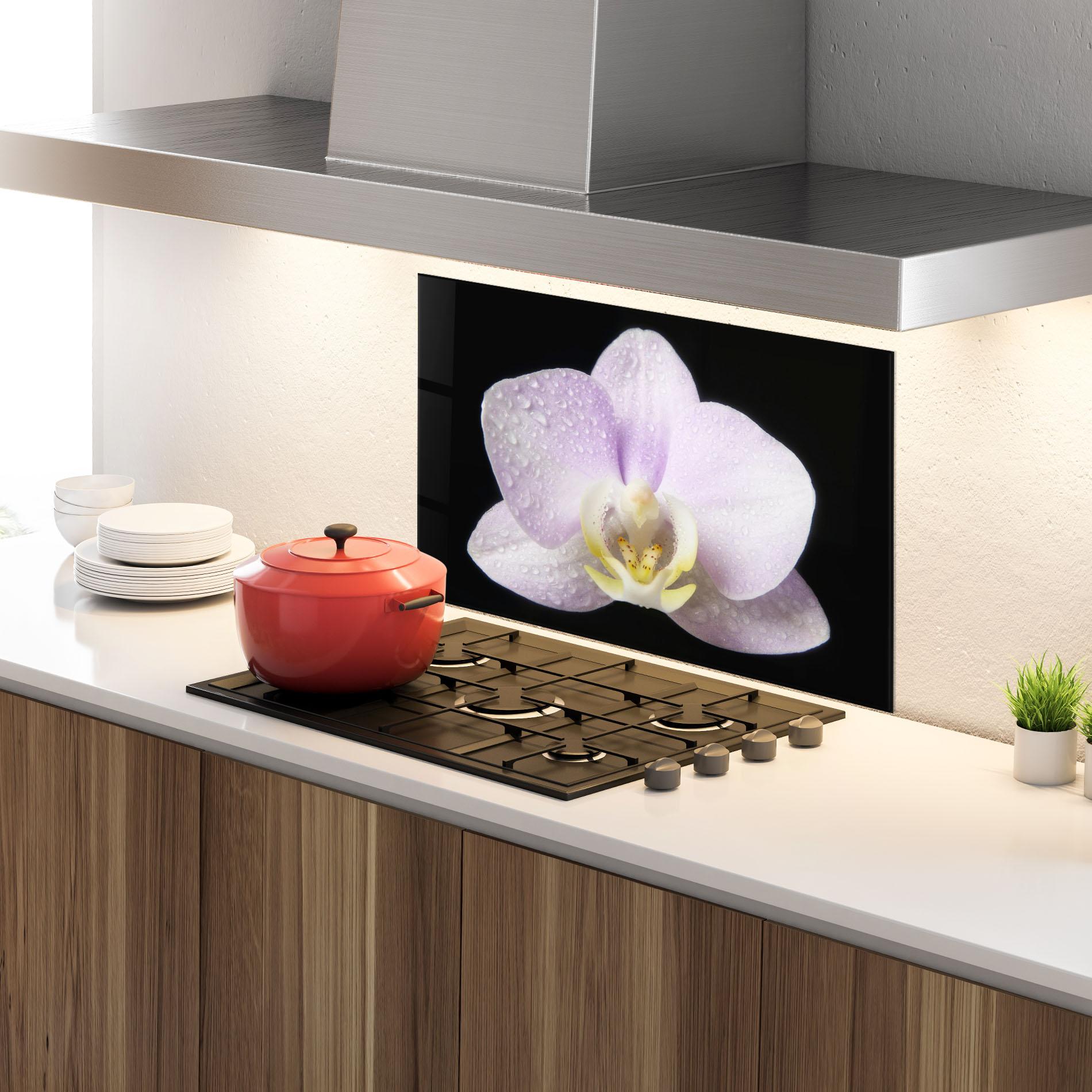 Küchenrückwand Glas Light Purple Orchid After Rain mockup 4