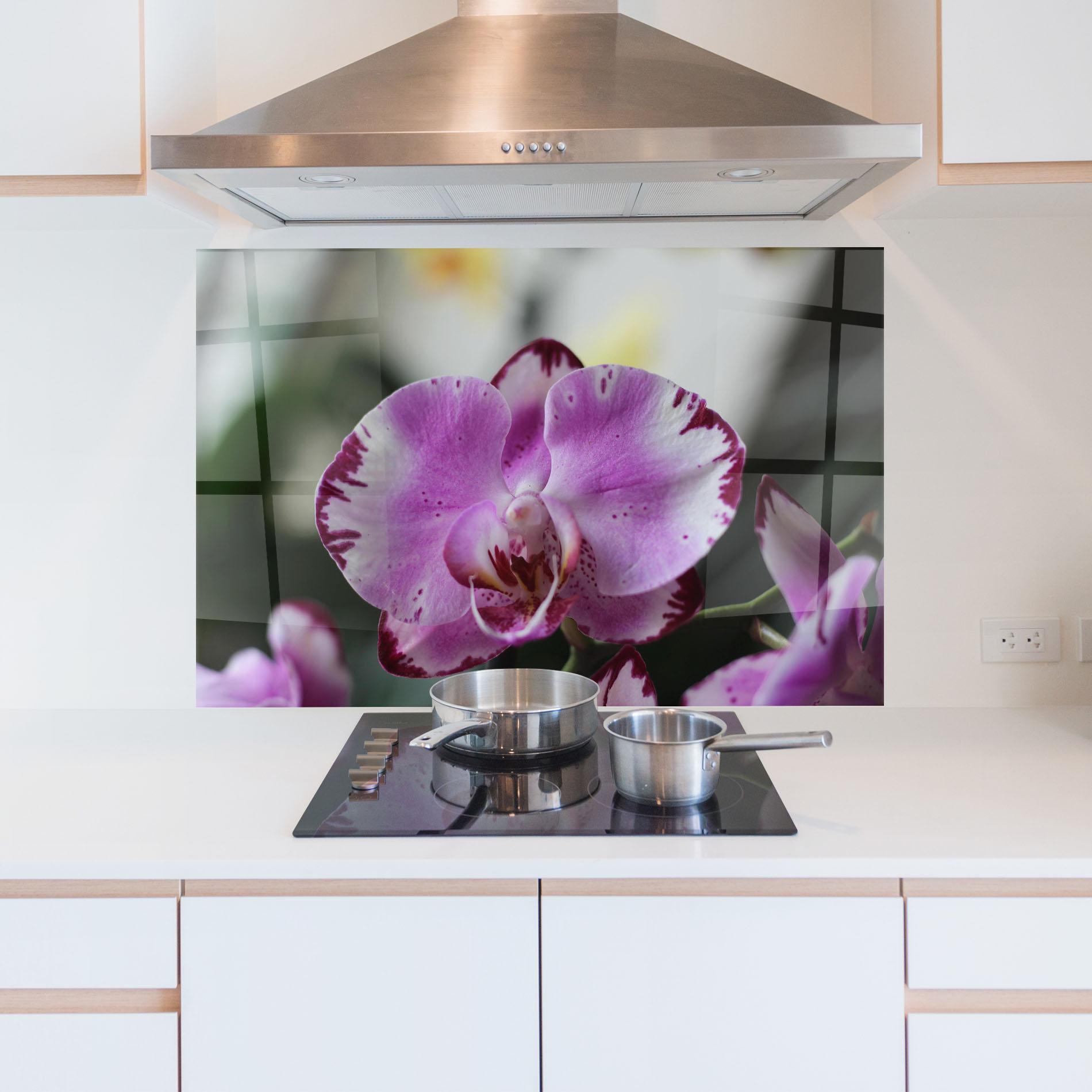 Küchenrückwand Glas Dark Purple Orchids In Nature mockup 5