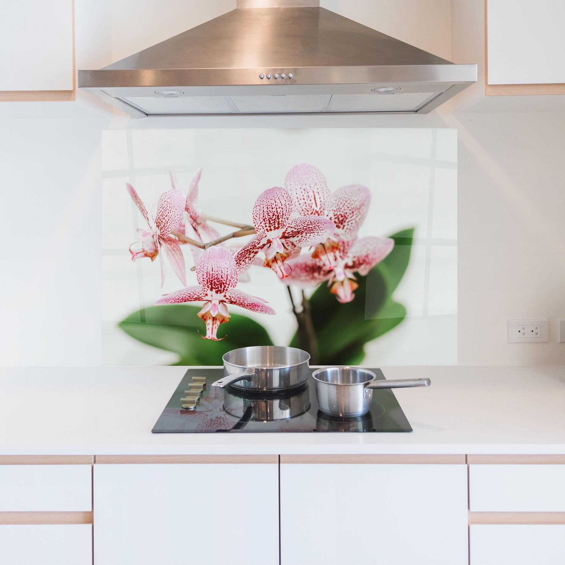 Küchenrückwand Glas Green Orchids mockup 5
