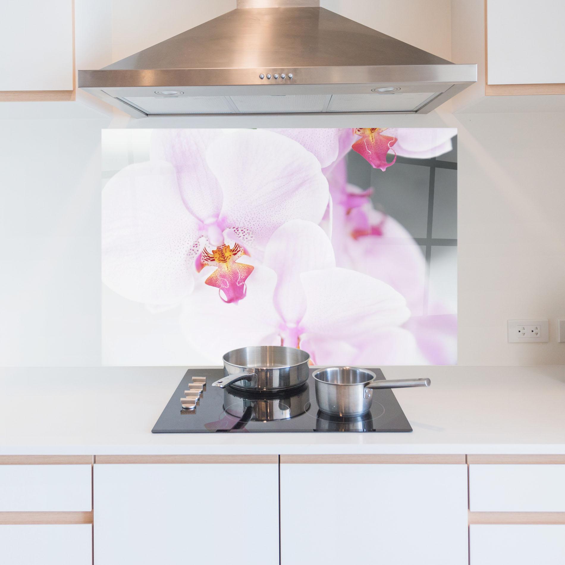 Küchenrückwand Glas Light Purple Orchid mockup 5