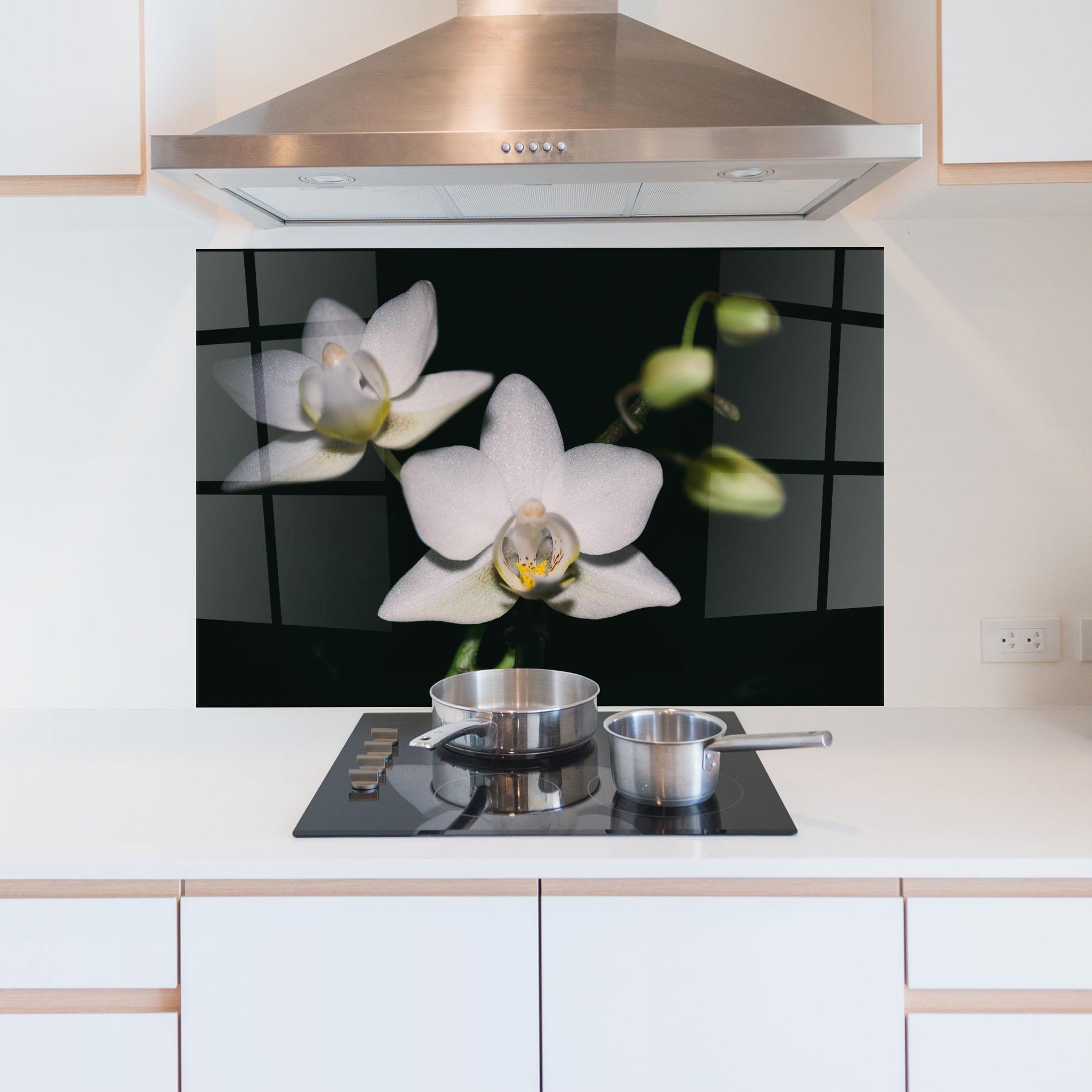 Küchenrückwand Glas Orchids On Black mockup 5