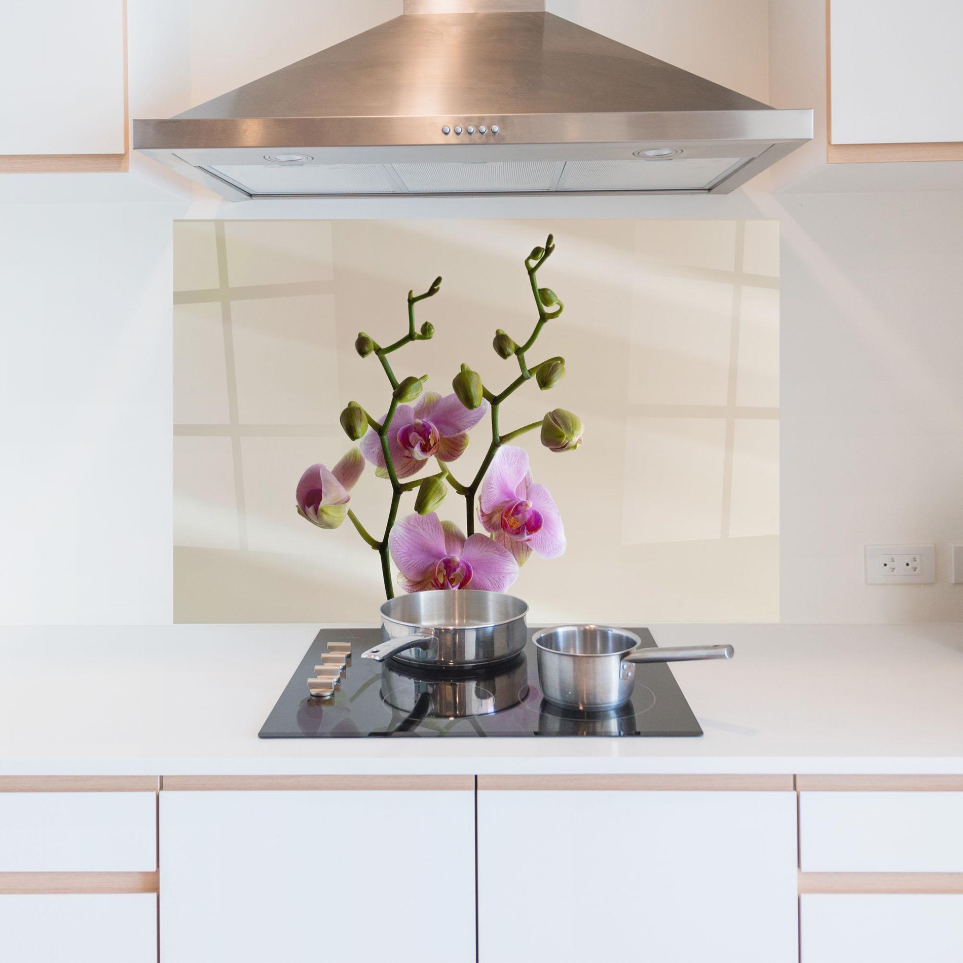 Küchenrückwand Glas Purple Orchid On Cream mockup 5