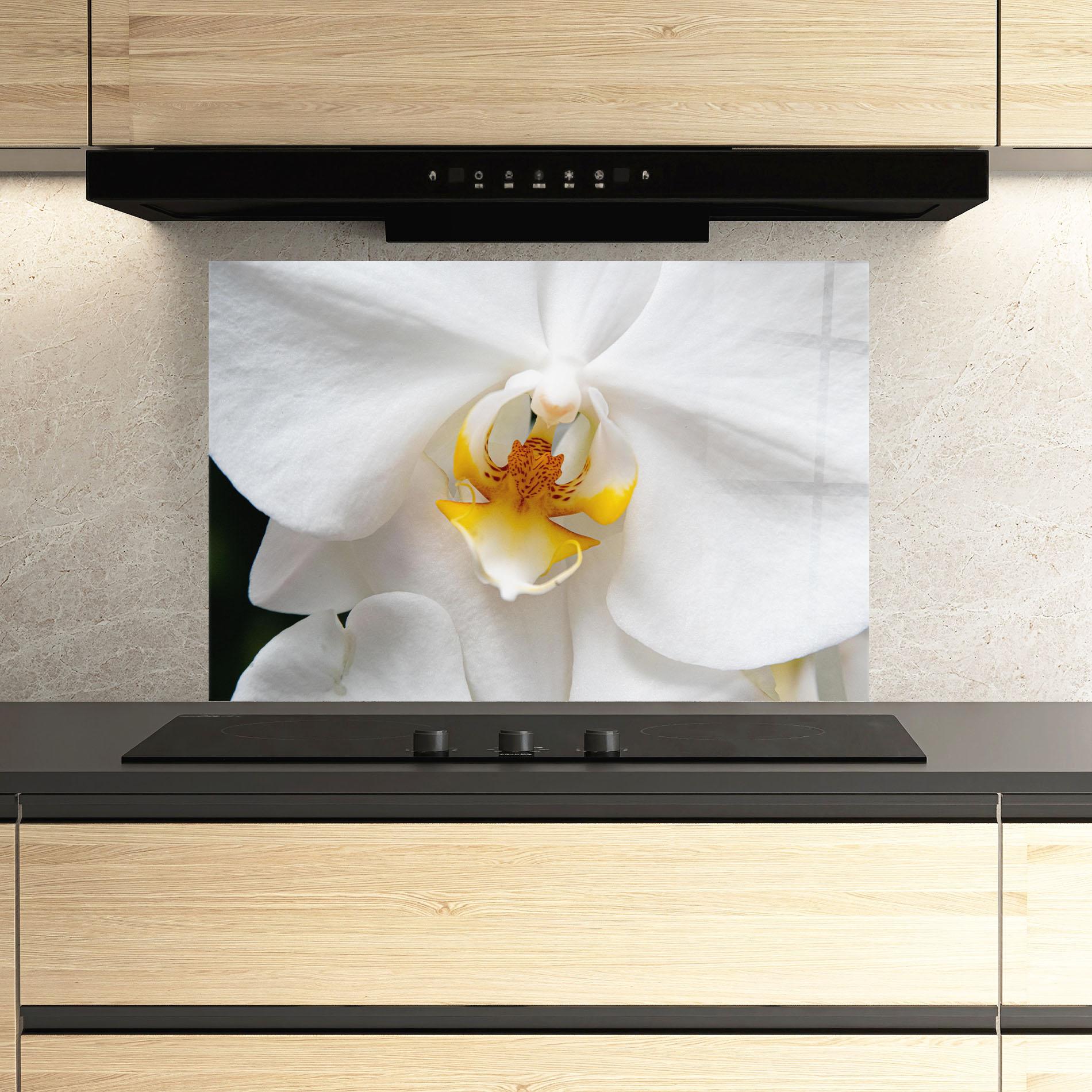 Küchenrückwand Glas Big Orchid Close Up mockup 3